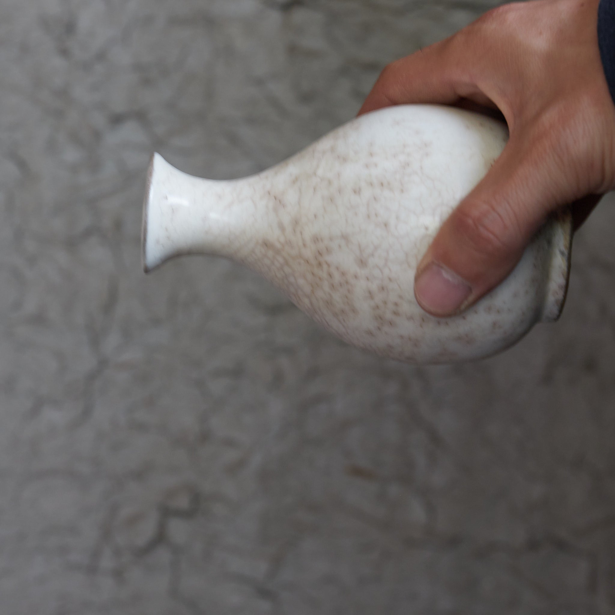 ENGOBIERTE FLASCHE / TOKKURI, Amamori, buncheong-ware, Joseon-Dynastie（1392–1897 n. Chr.）