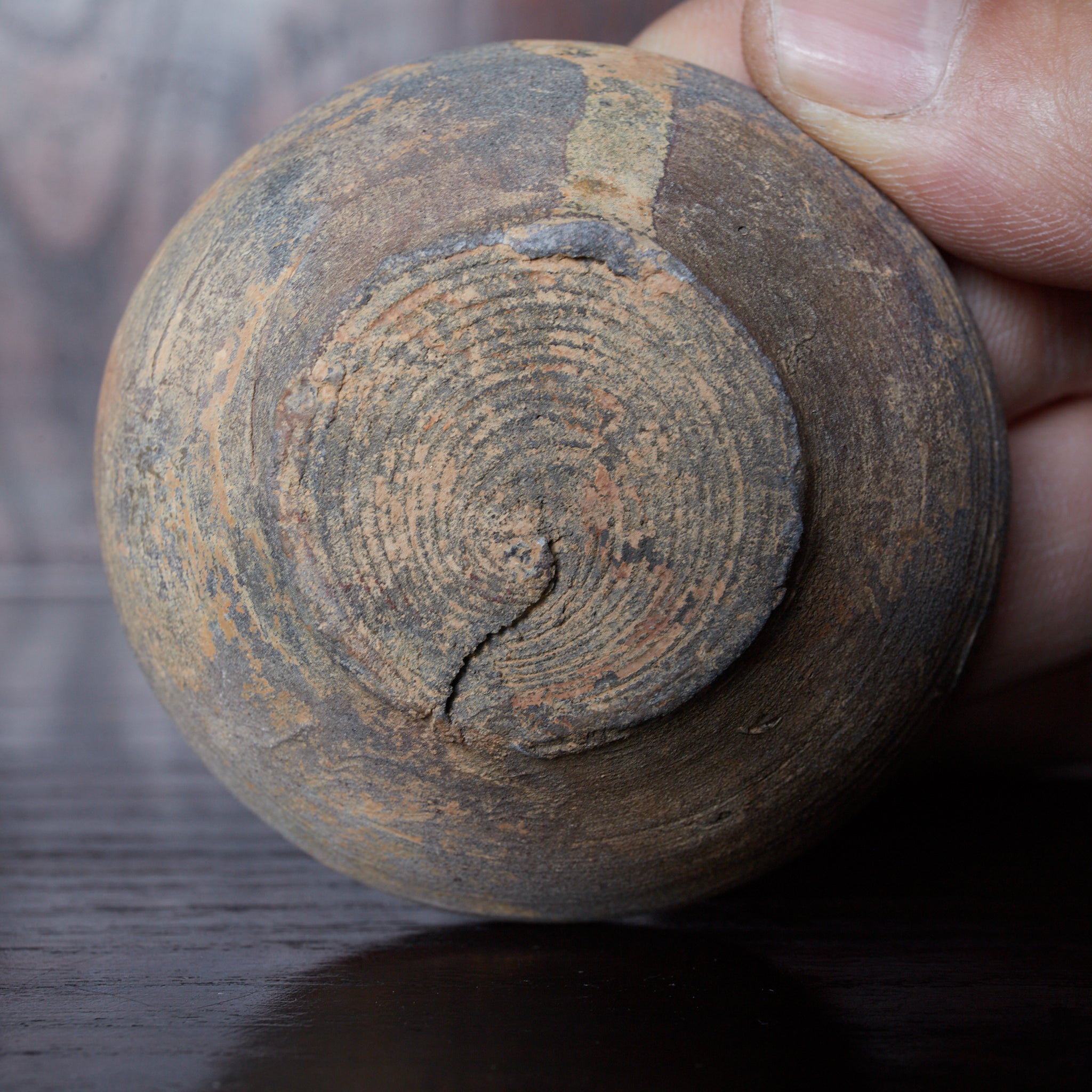 KLEINER BECHER, Braun glasiert, Mitate（sake-becher）, Khmer-Dynastie, Mittelalter（12.–16. Jahrhundert）