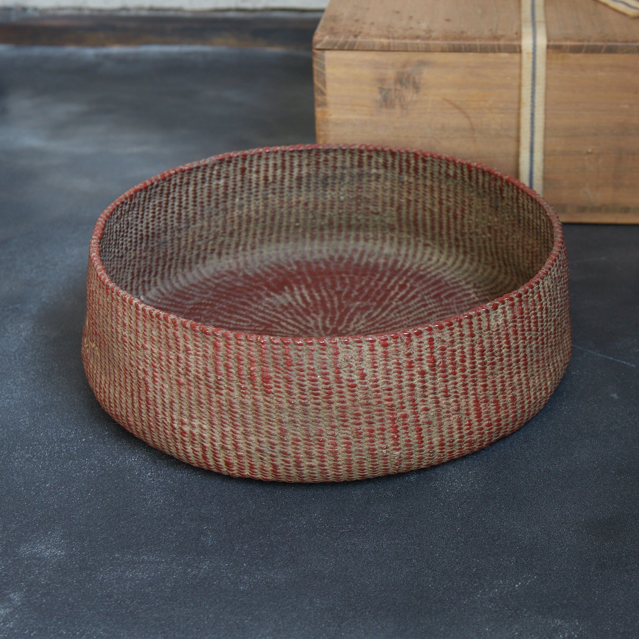 WOVEN PAPER LACQUERED TRAY, With wooden box, Joseon Dynasty（1392–1897CE）