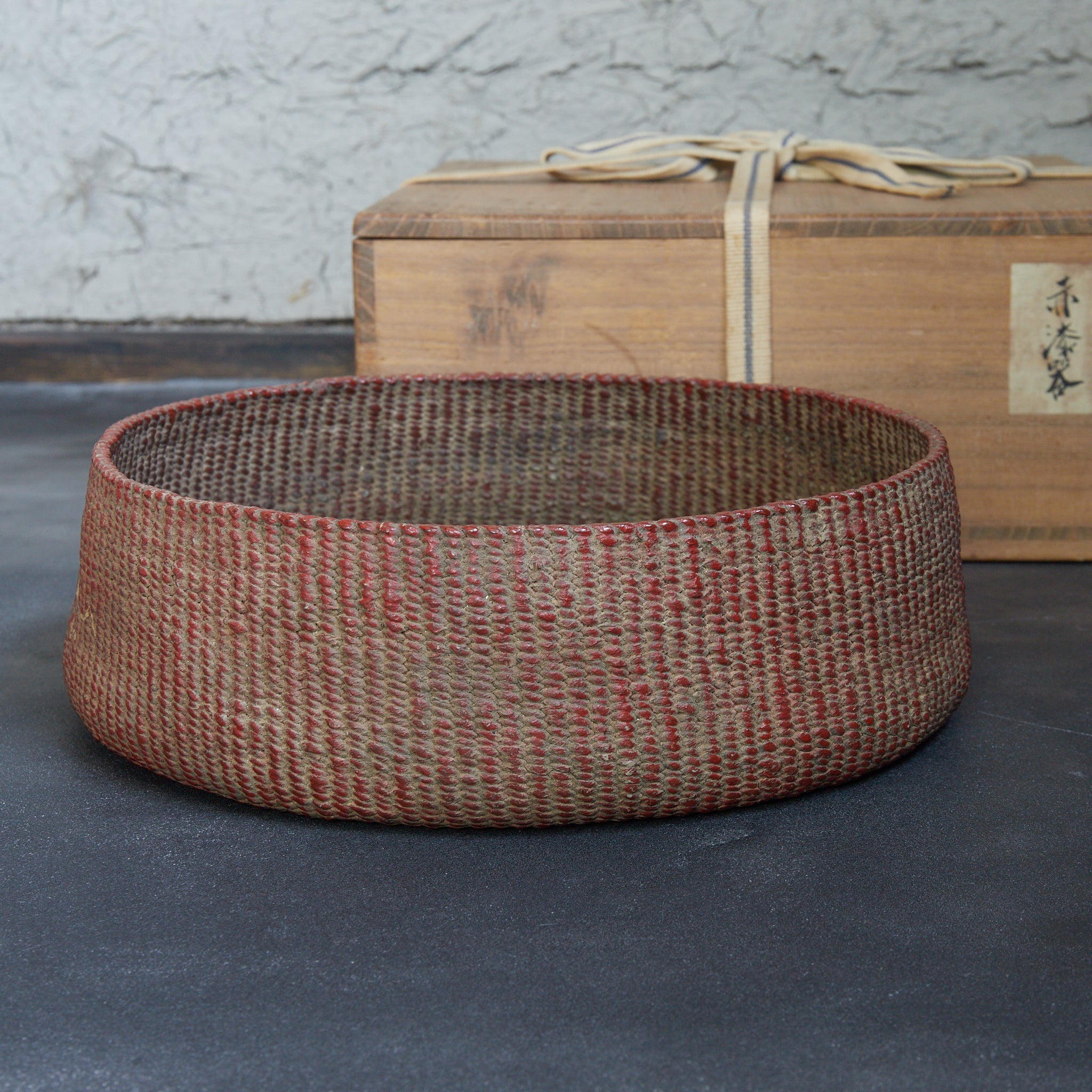 李朝 紙縒漆塗盆 木箱付（1392–1897CE） | 入蘆花（ロカニイル）