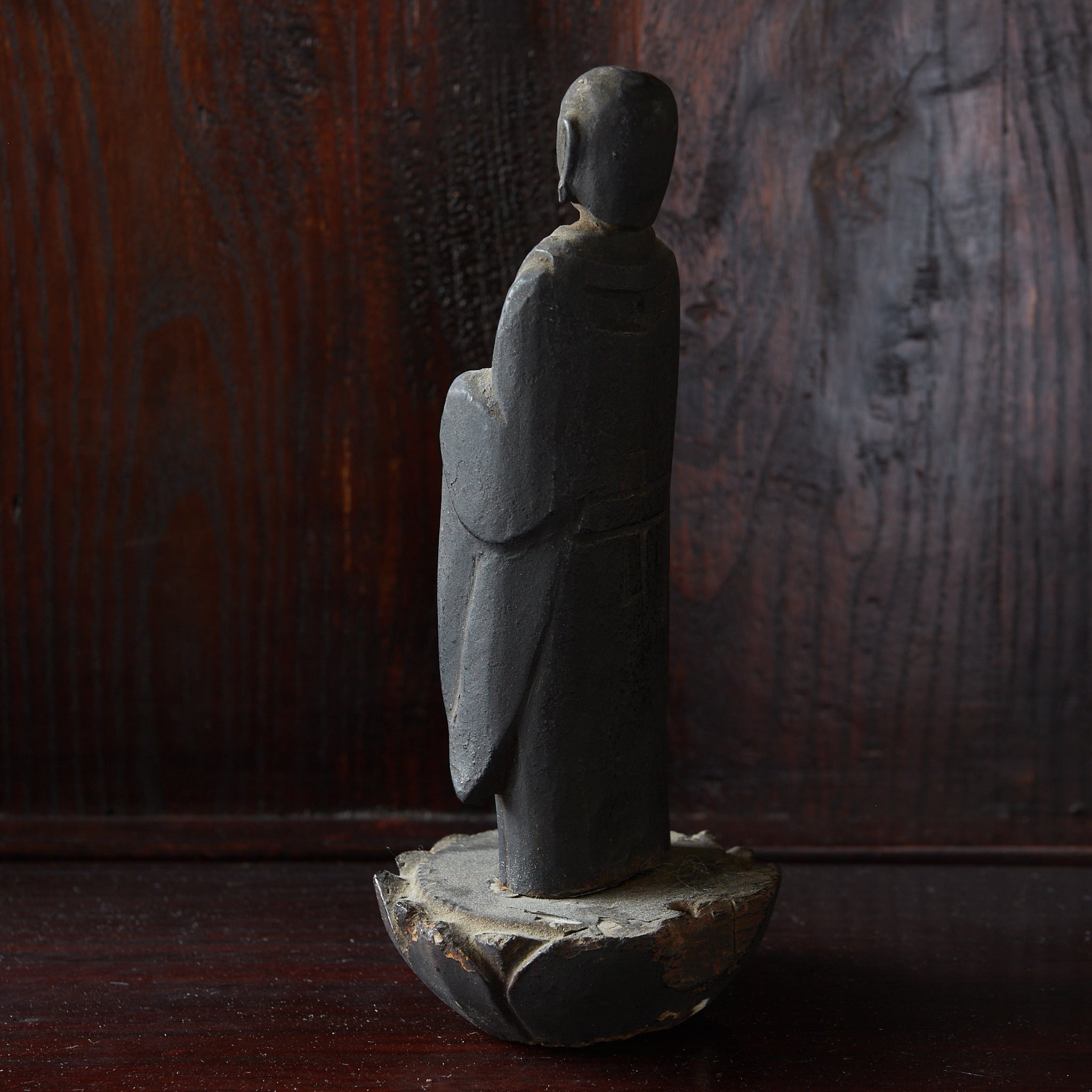 ESTATUA BUDISTA KIRISHITAN CON CRUZ GRABADA, con caja de madera, Período Azuchi-Momoyama–Edo（1573–1867 d. C.）