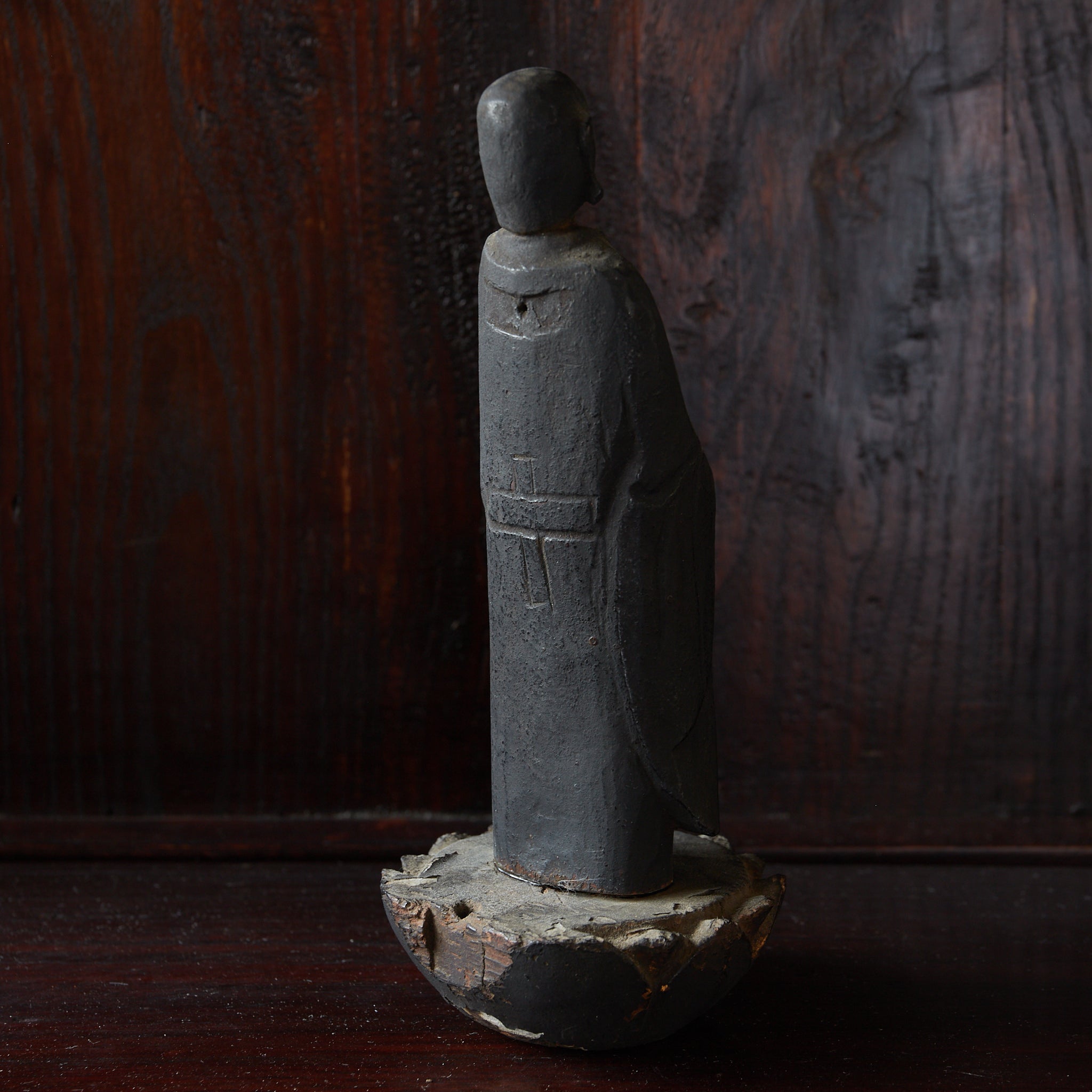 ESTATUA BUDISTA KIRISHITAN CON CRUZ GRABADA, con caja de madera, Período Azuchi-Momoyama–Edo（1573–1867 d. C.）