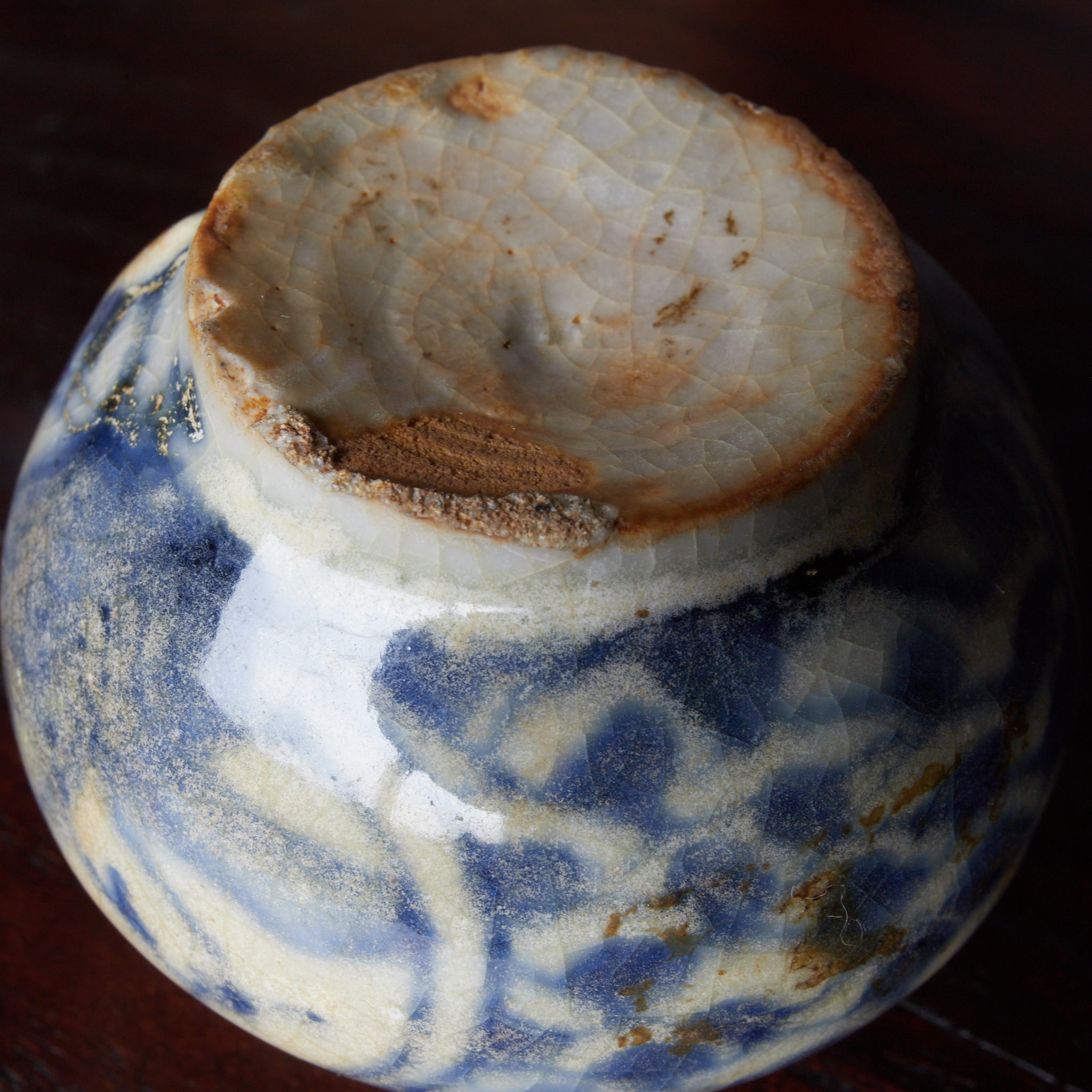 明代 古染付 魚文小壺 木箱付（1368–1644CE） | 入蘆花（ロカニイル）