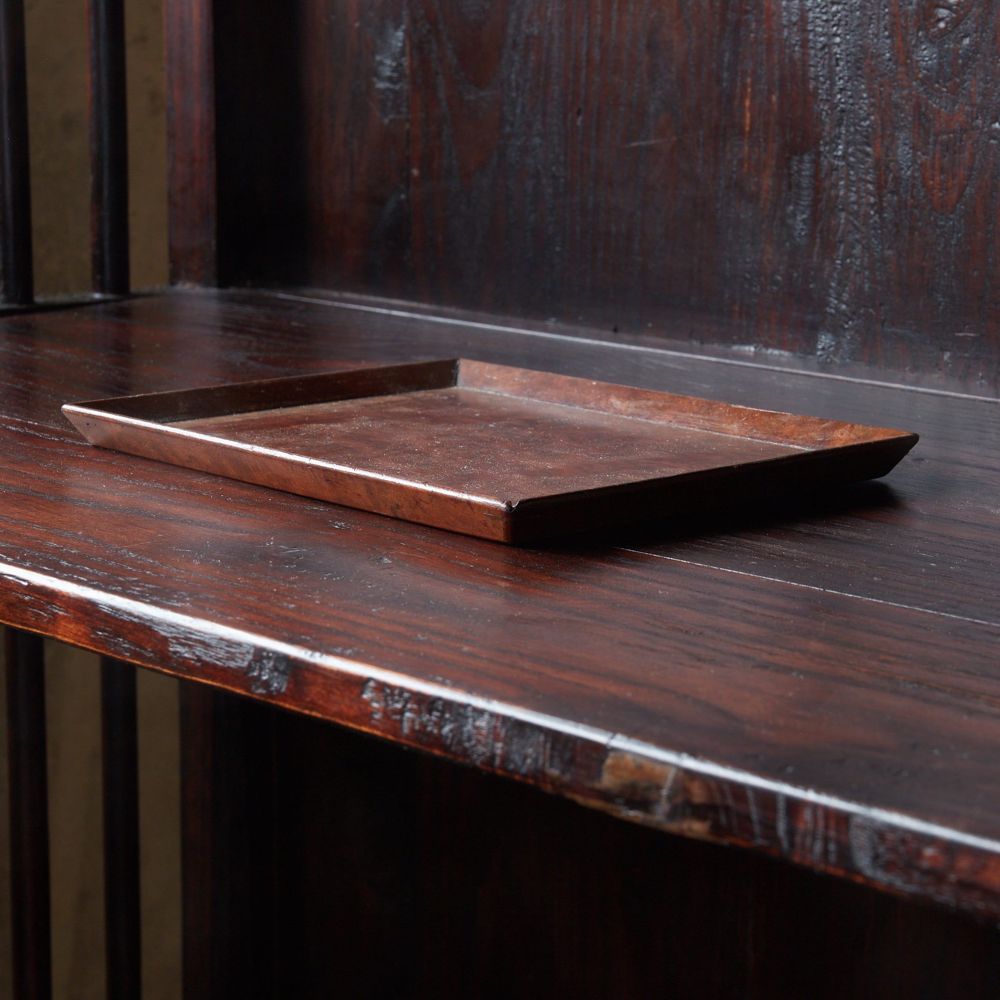 BANDEJA DE TÉ RECTANGULAR DE MADERA DE KARAKI CON VETA NUDOSA