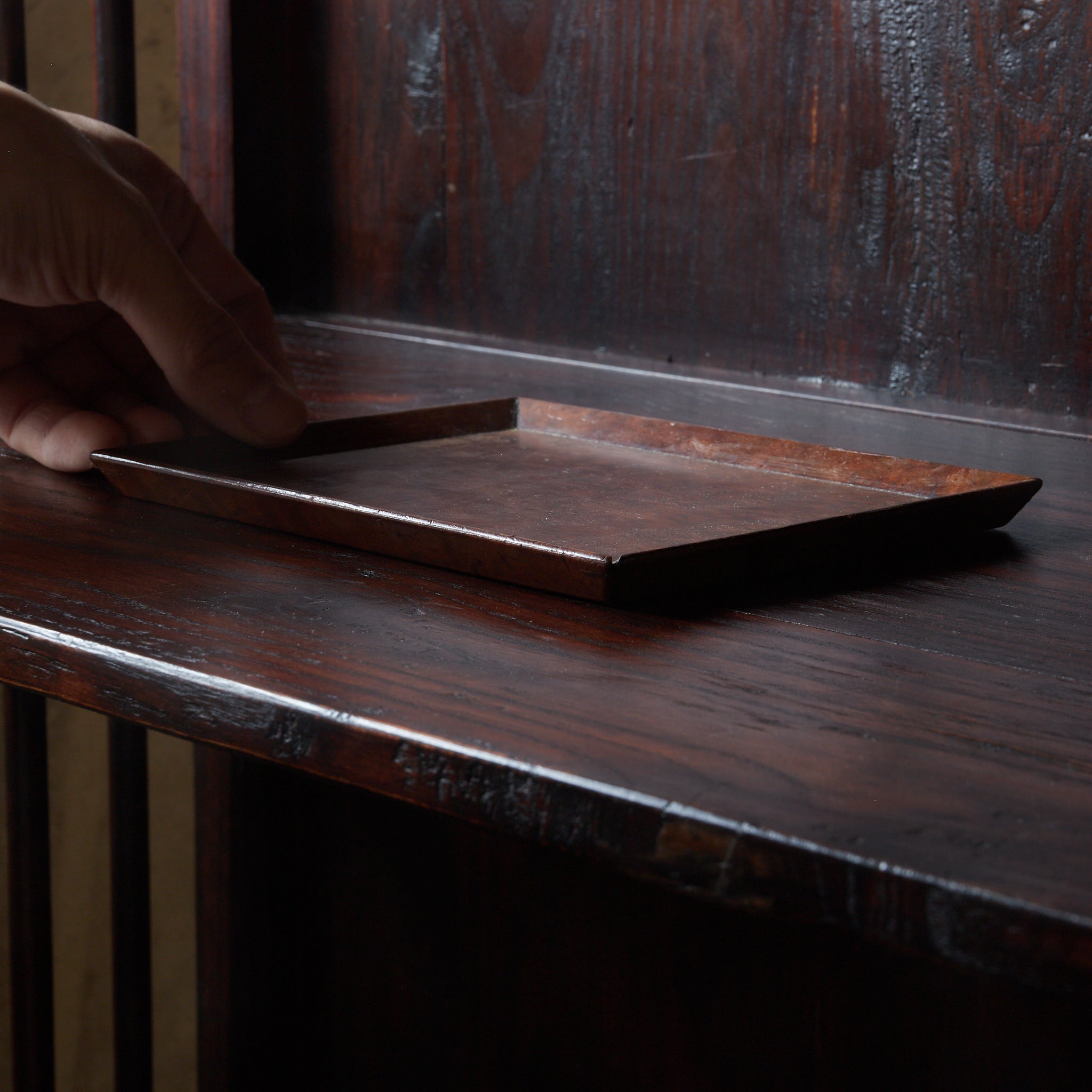 BANDEJA DE TÉ RECTANGULAR DE MADERA DE KARAKI CON VETA NUDOSA
