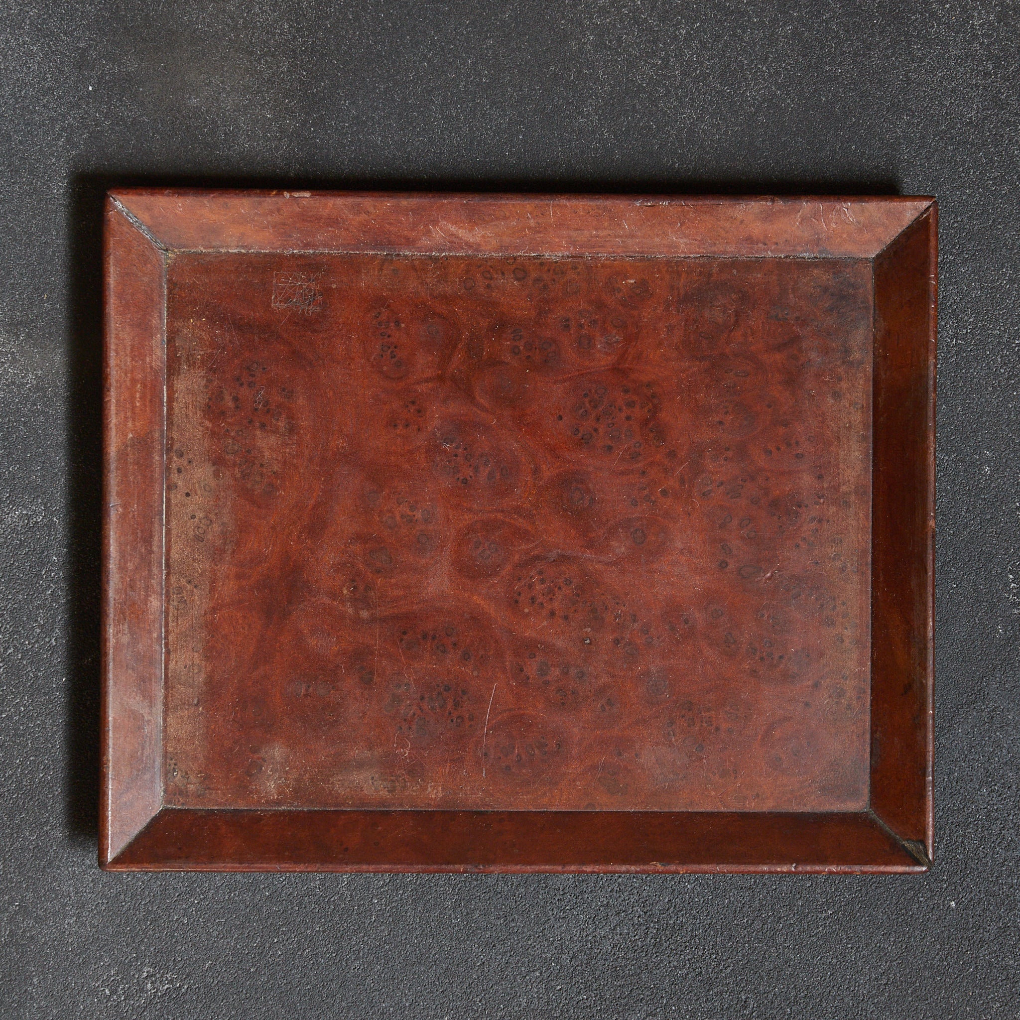 BANDEJA DE TÉ RECTANGULAR DE MADERA DE KARAKI CON VETA NUDOSA