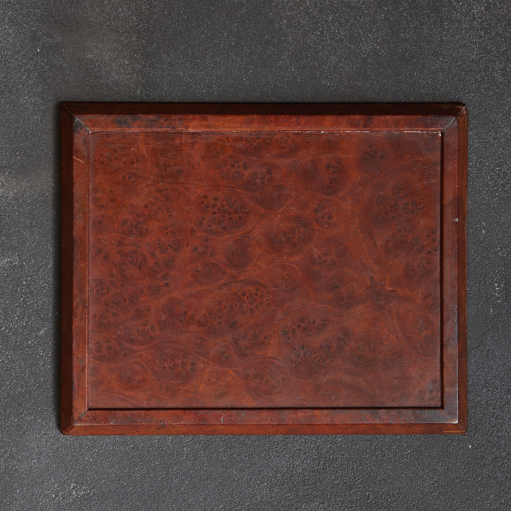 BANDEJA DE TÉ RECTANGULAR DE MADERA DE KARAKI CON VETA NUDOSA