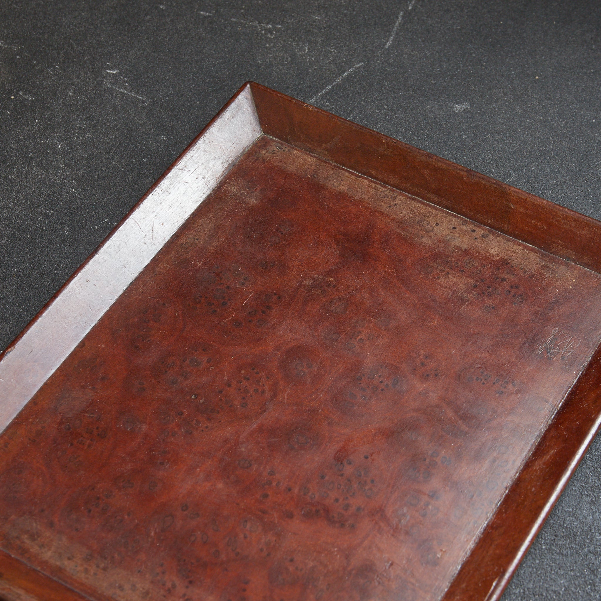 BANDEJA DE TÉ RECTANGULAR DE MADERA DE KARAKI CON VETA NUDOSA