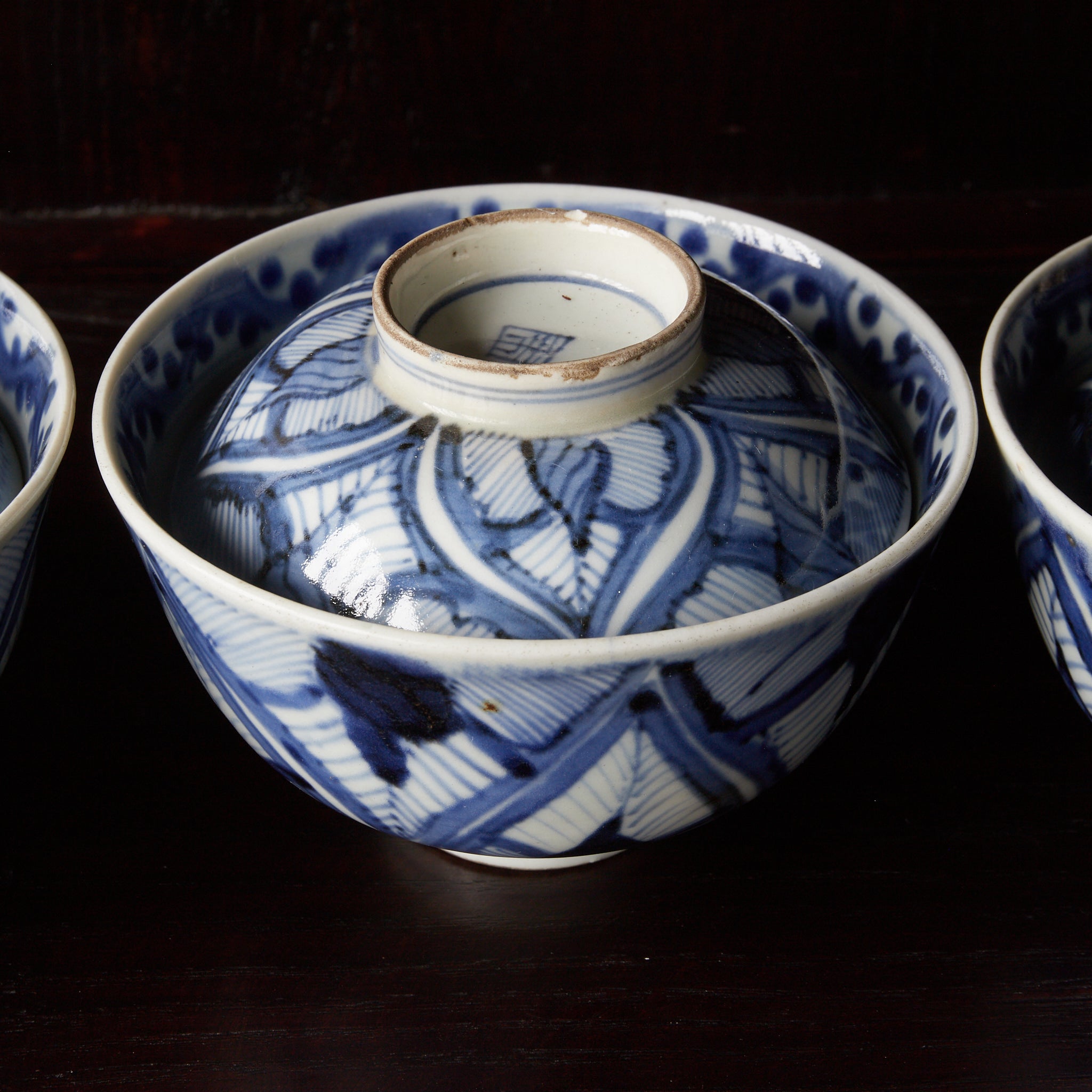 LIDDED TEA BOWL, Ko-Imari, with underglaze blue connected leaf design, set of 10, Edo Period（1603–1867CE）