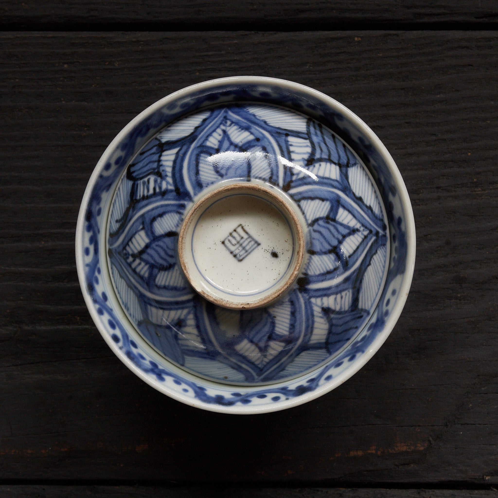 LIDDED TEA BOWL, Ko-Imari, with underglaze blue connected leaf design, set of 10, Edo Period（1603–1867CE）