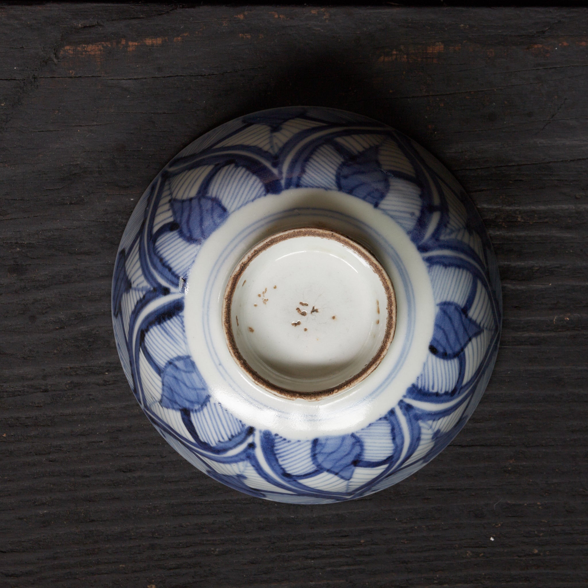 LIDDED TEA BOWL, Ko-Imari, with underglaze blue connected leaf design, set of 10, Edo Period（1603–1867CE）