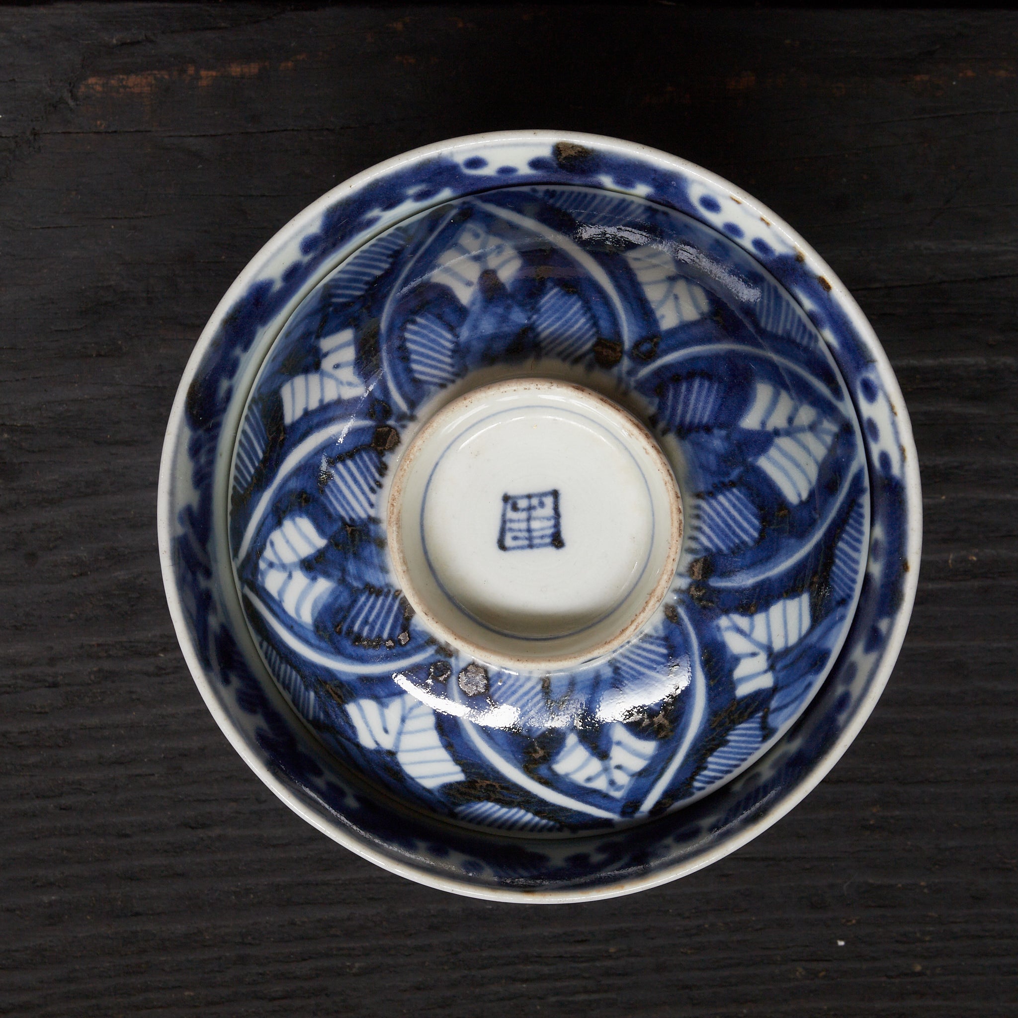 LIDDED TEA BOWL, Ko-Imari, with underglaze blue connected leaf design, set of 10, Edo Period（1603–1867CE）