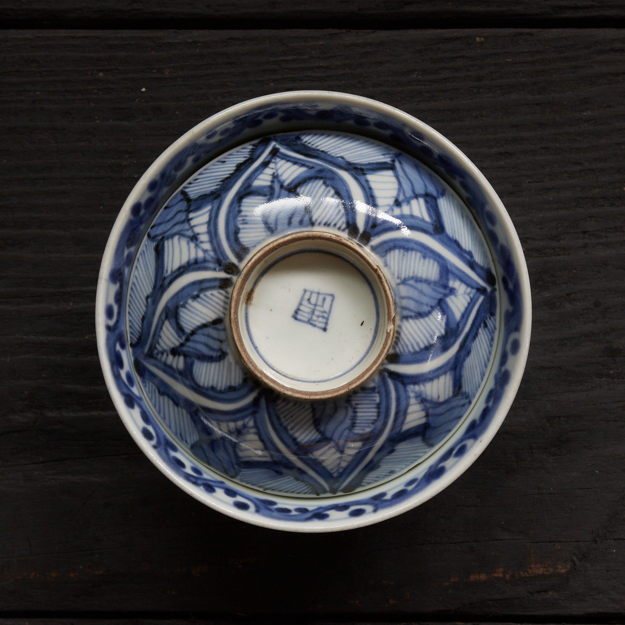 LIDDED TEA BOWL, Ko-Imari, with underglaze blue connected leaf design, set of 10, Edo Period（1603–1867CE）
