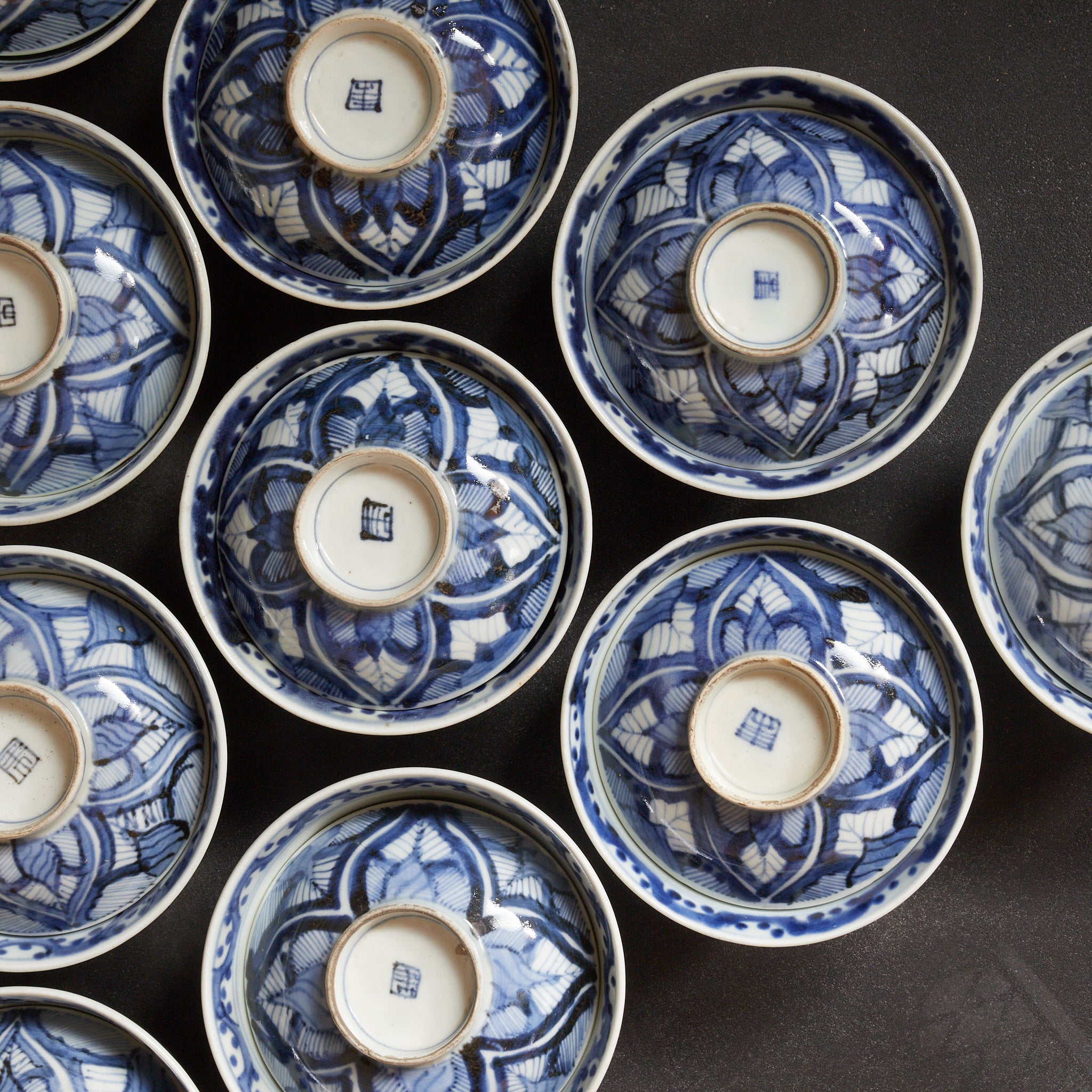 LIDDED TEA BOWL, Ko-Imari, with underglaze blue connected leaf design, set of 10, Edo Period（1603–1867CE）