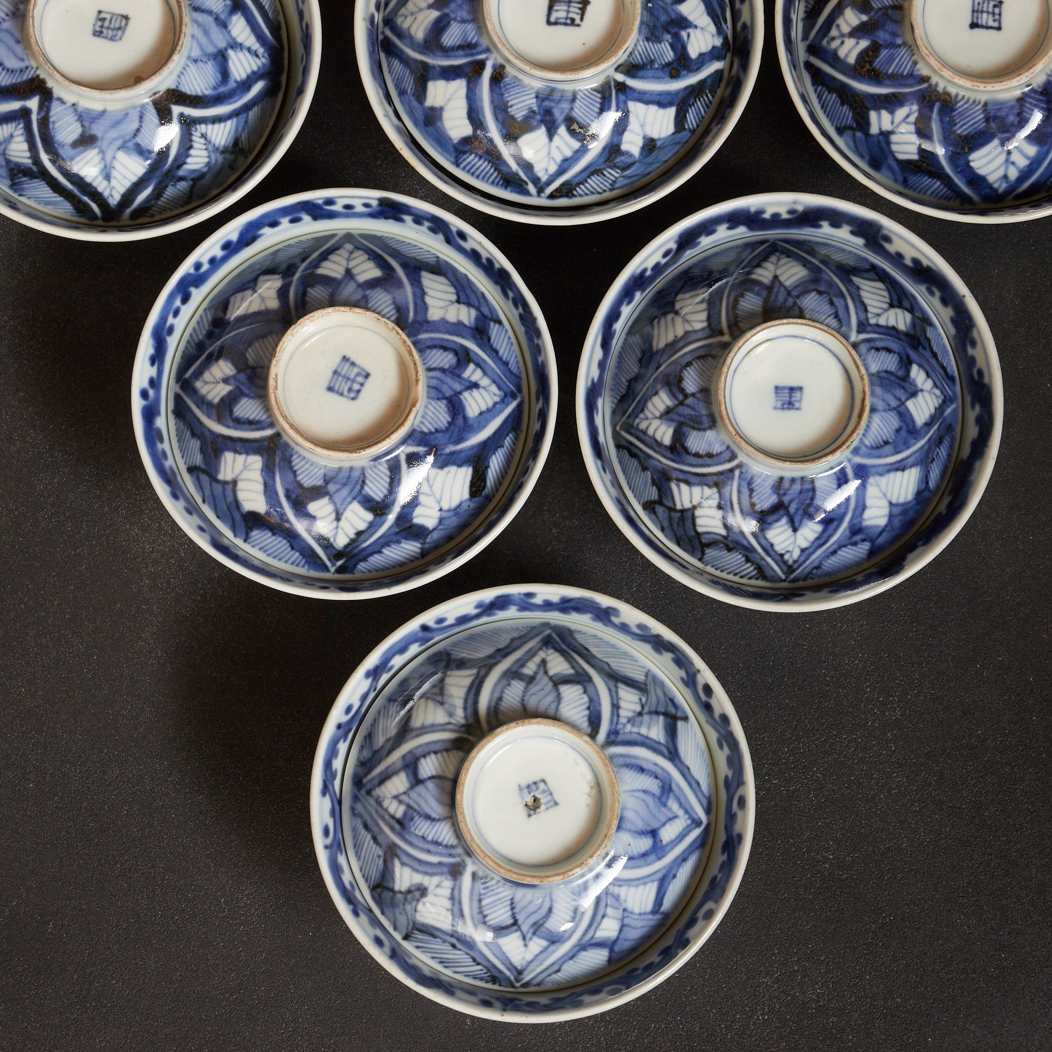 LIDDED TEA BOWL, Ko-Imari, with underglaze blue connected leaf design, set of 10, Edo Period（1603–1867CE）