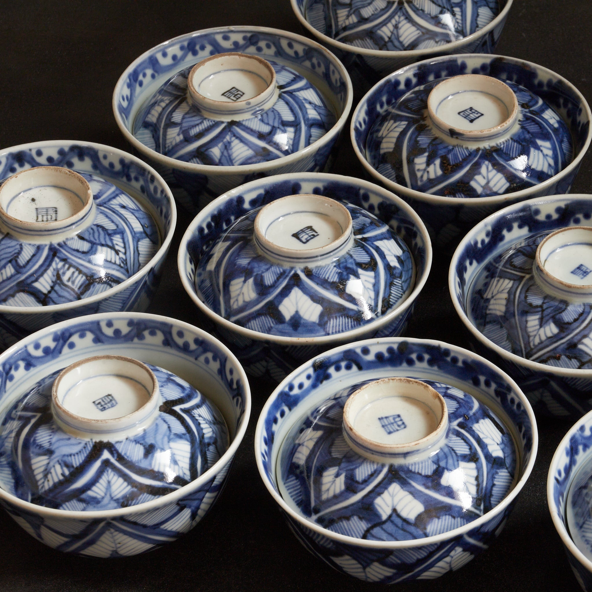 LIDDED TEA BOWL, Ko-Imari, with underglaze blue connected leaf design, set of 10, Edo Period（1603–1867CE）