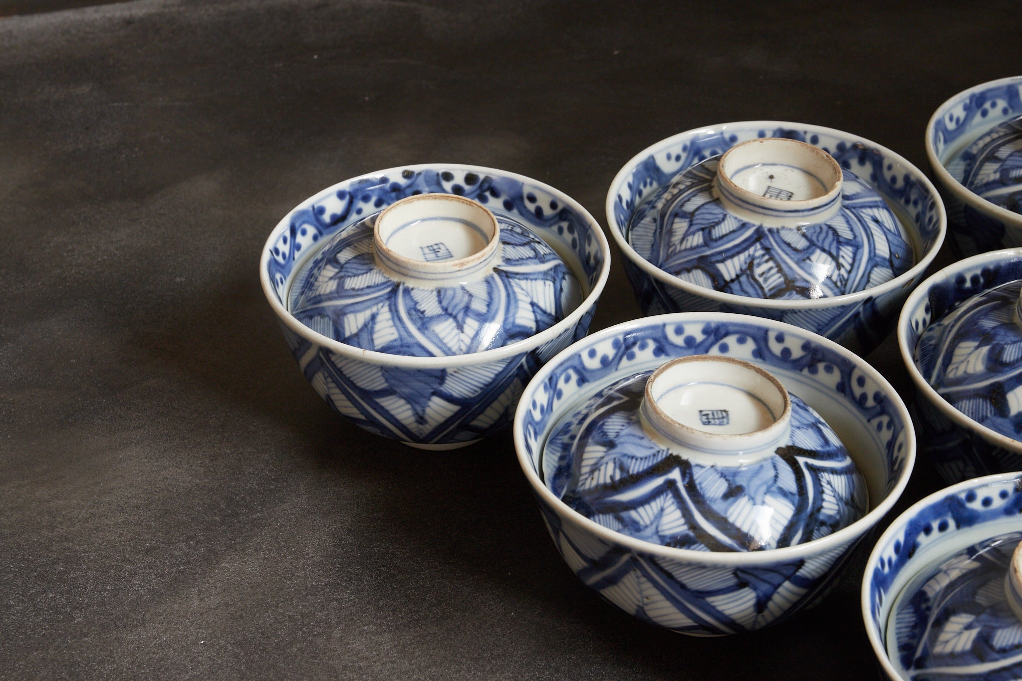 LIDDED TEA BOWL, Ko-Imari, with underglaze blue connected leaf design, set of 10, Edo Period（1603–1867CE）