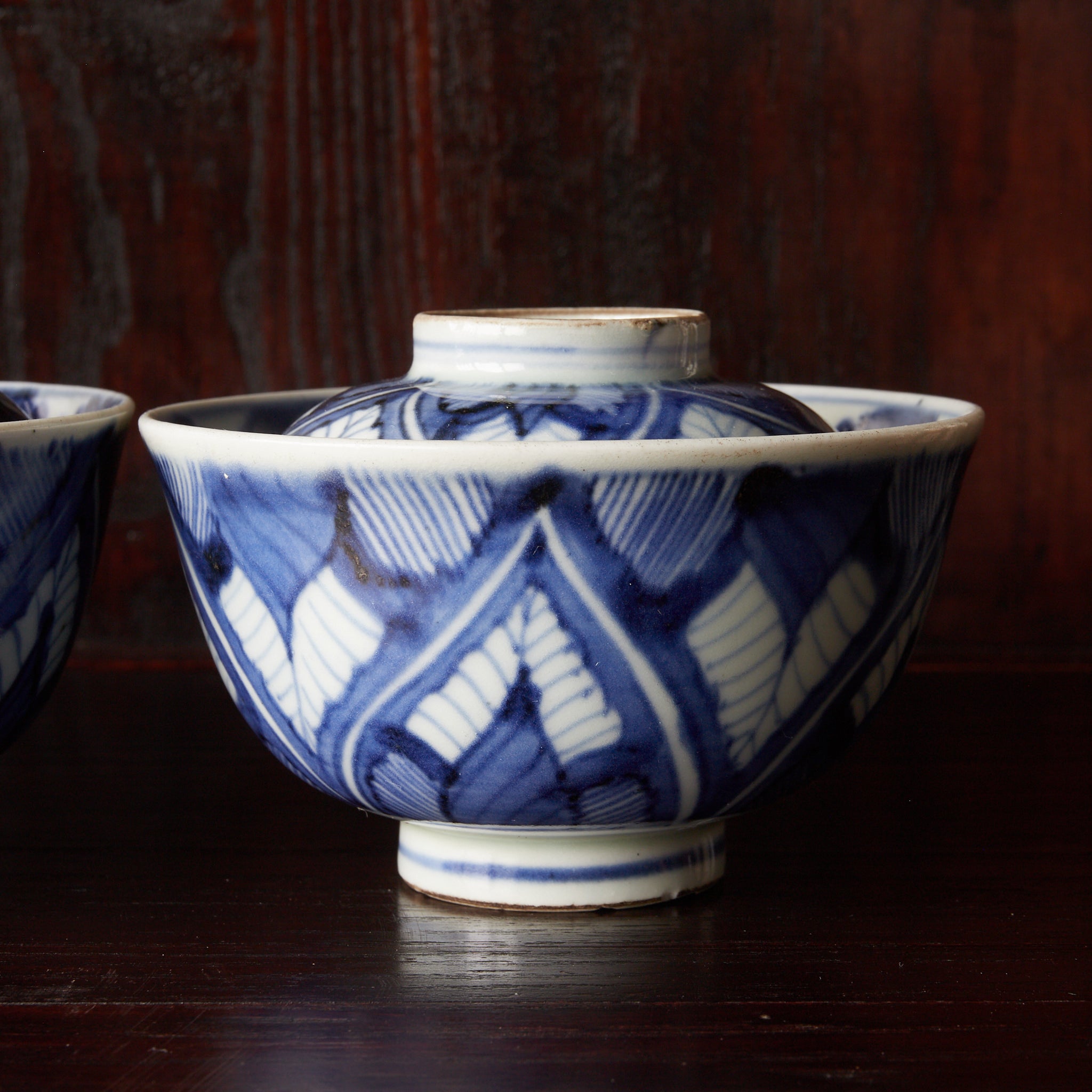 LIDDED TEA BOWL, Ko-Imari, with underglaze blue connected leaf design, set of 10, Edo Period（1603–1867CE）