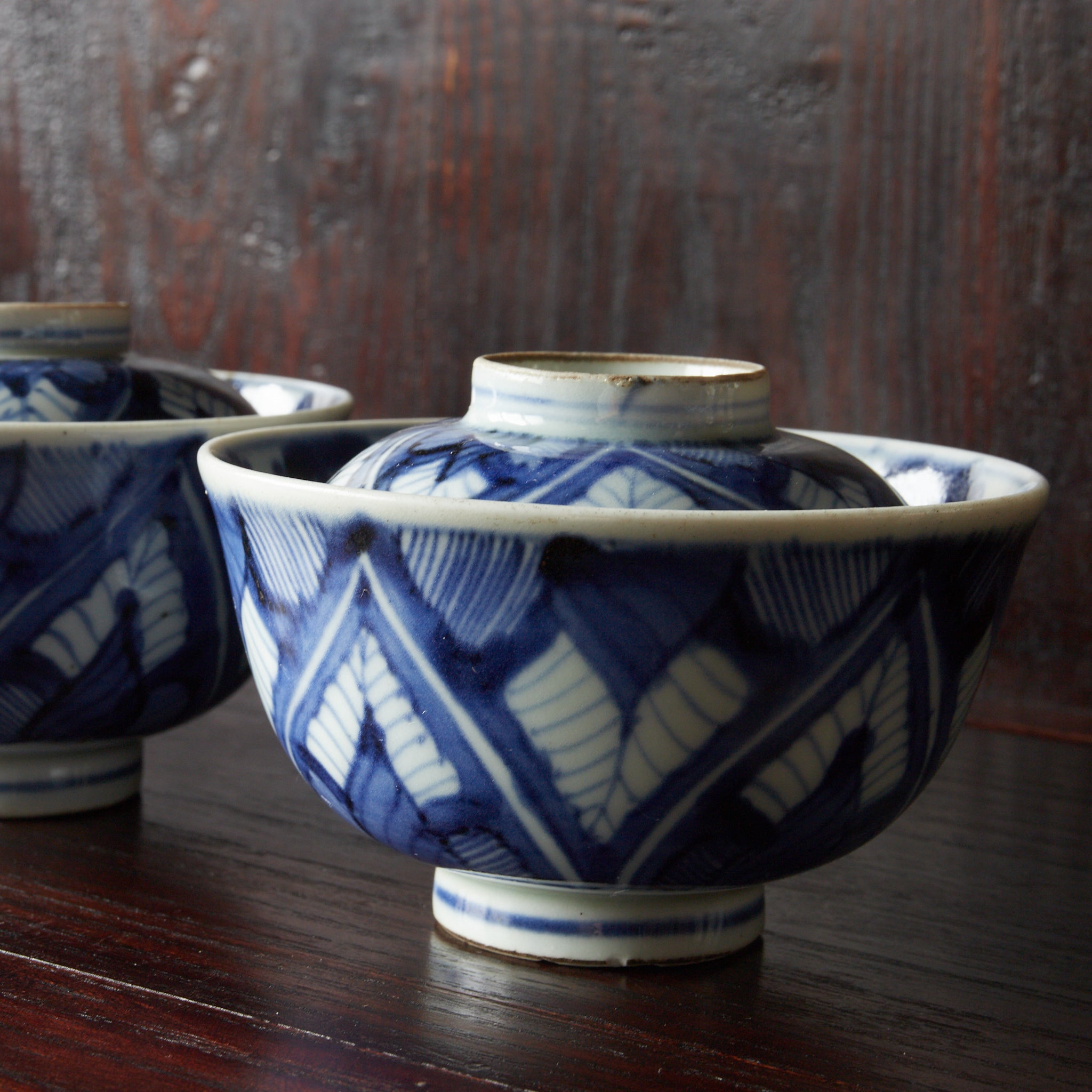 LIDDED TEA BOWL, Ko-Imari, with underglaze blue connected leaf design, set of 10, Edo Period（1603–1867CE）