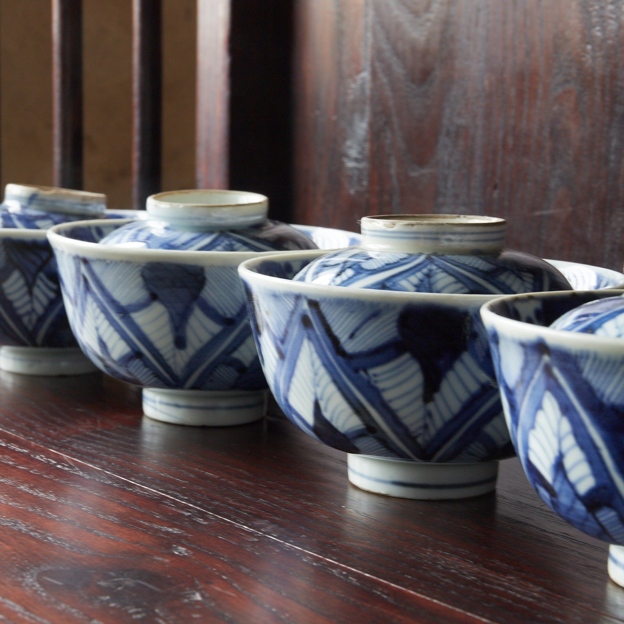 LIDDED TEA BOWL, Ko-Imari, with underglaze blue connected leaf design, set of 10, Edo Period（1603–1867CE）
