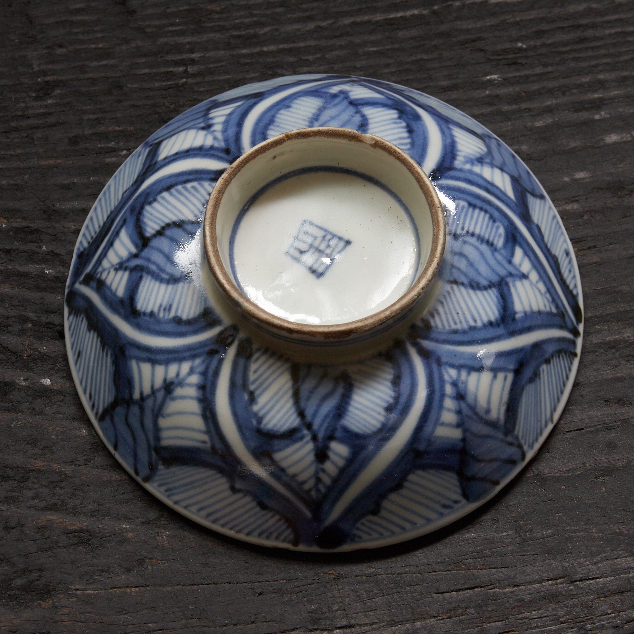 LIDDED TEA BOWL, Ko-Imari, with underglaze blue connected leaf design, set of 10, Edo Period（1603–1867CE）