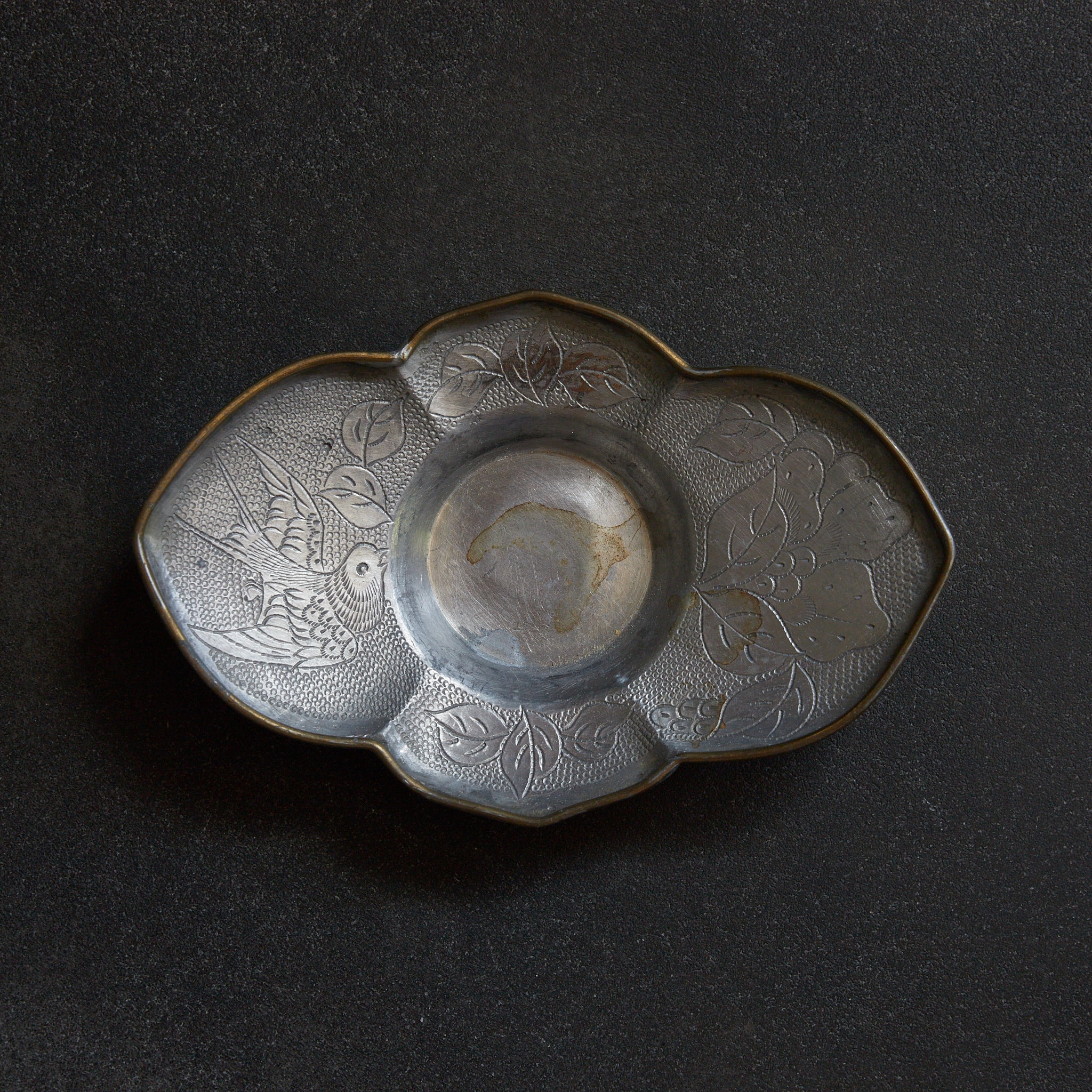 OLD LOBED-FLOWER-SHAPED TIN TEA SAUCER, marked Qianlong nian zhi, copper-covered, With box, set of 5, Qing Dynasty（1616–1911CE）
