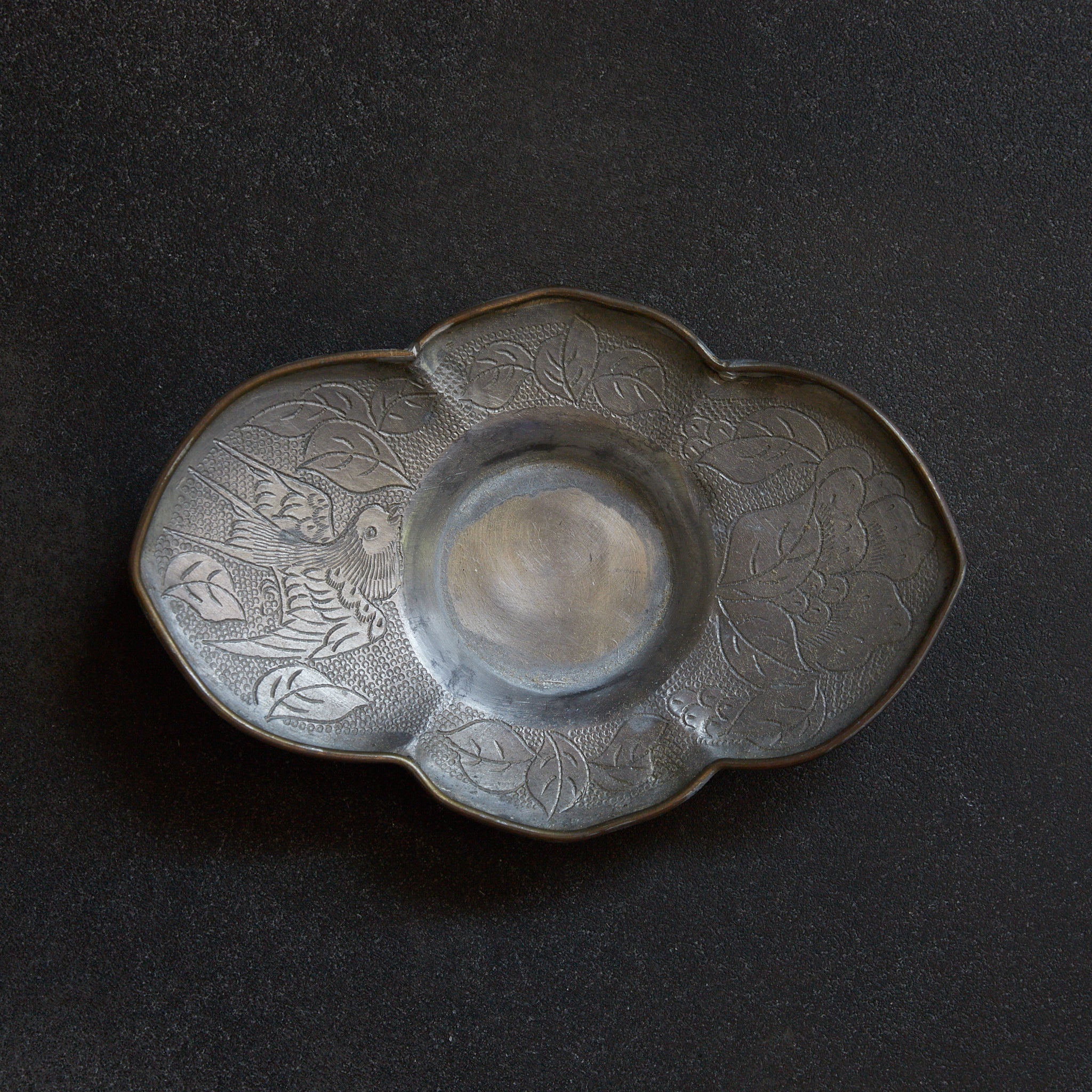 OLD LOBED-FLOWER-SHAPED TIN TEA SAUCER, marked Qianlong nian zhi, copper-covered, With box, set of 5, Qing Dynasty（1616–1911CE）