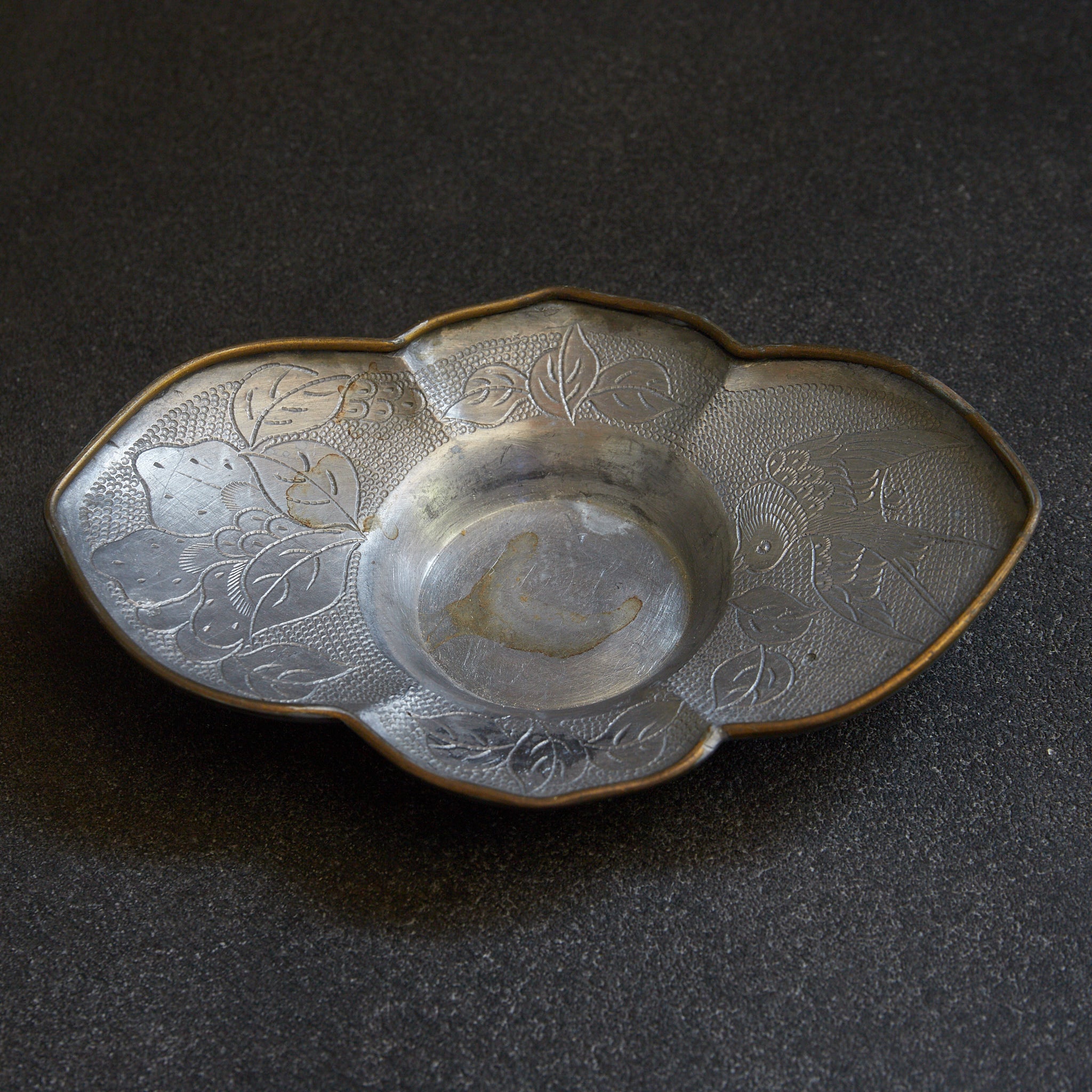 OLD LOBED-FLOWER-SHAPED TIN TEA SAUCER, marked Qianlong nian zhi, copper-covered, With box, set of 5, Qing Dynasty（1616–1911CE）