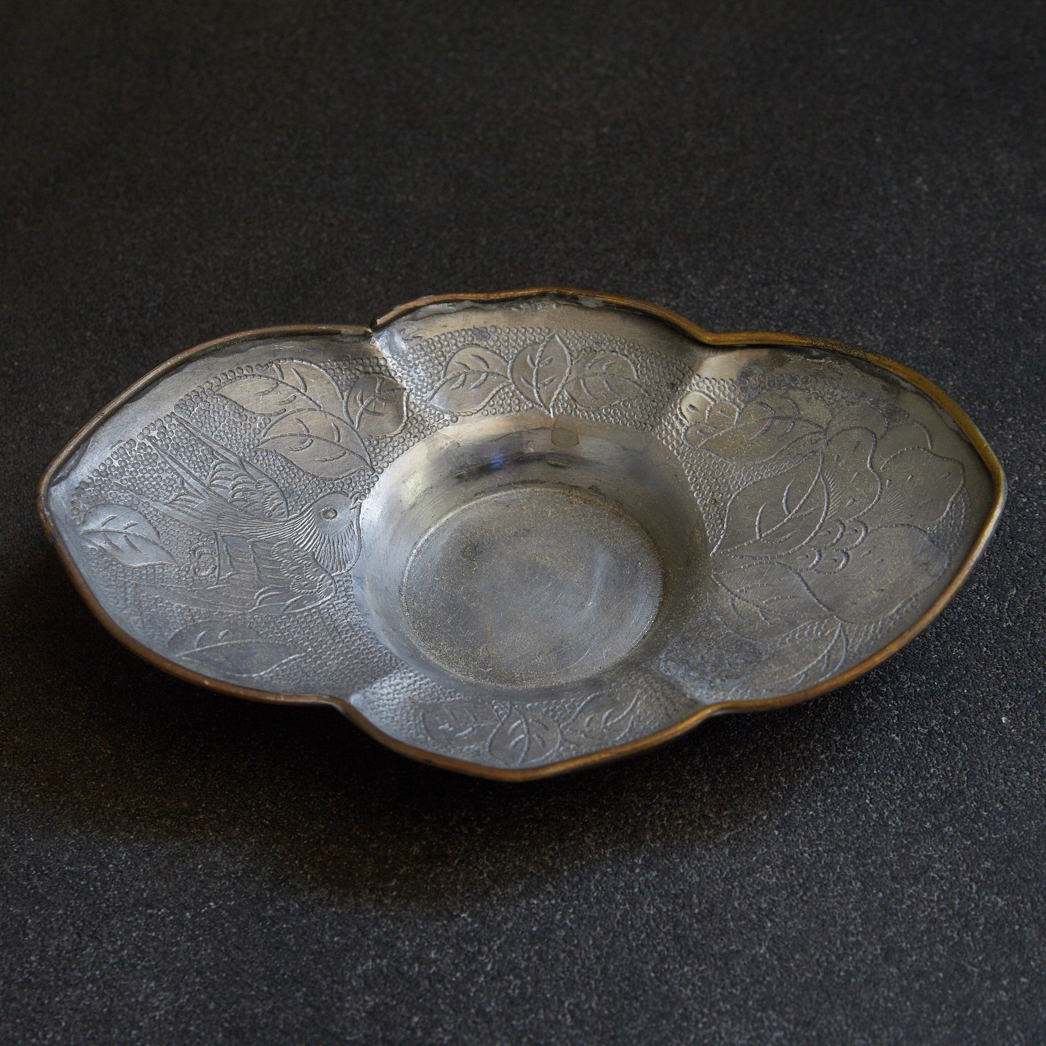 OLD LOBED-FLOWER-SHAPED TIN TEA SAUCER, marked Qianlong nian zhi, copper-covered, With box, set of 5, Qing Dynasty（1616–1911CE）