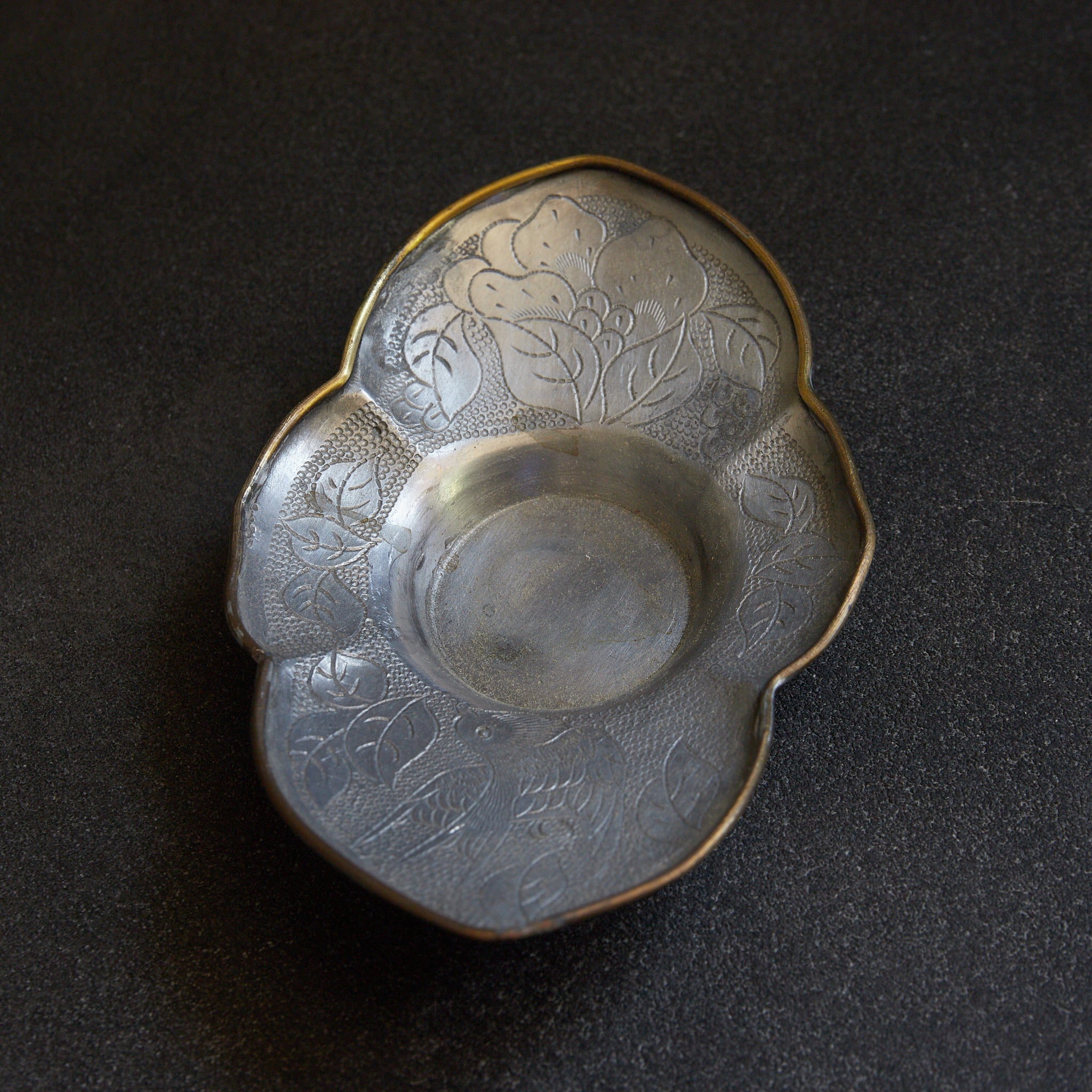 OLD LOBED-FLOWER-SHAPED TIN TEA SAUCER, marked Qianlong nian zhi, copper-covered, With box, set of 5, Qing Dynasty（1616–1911CE）