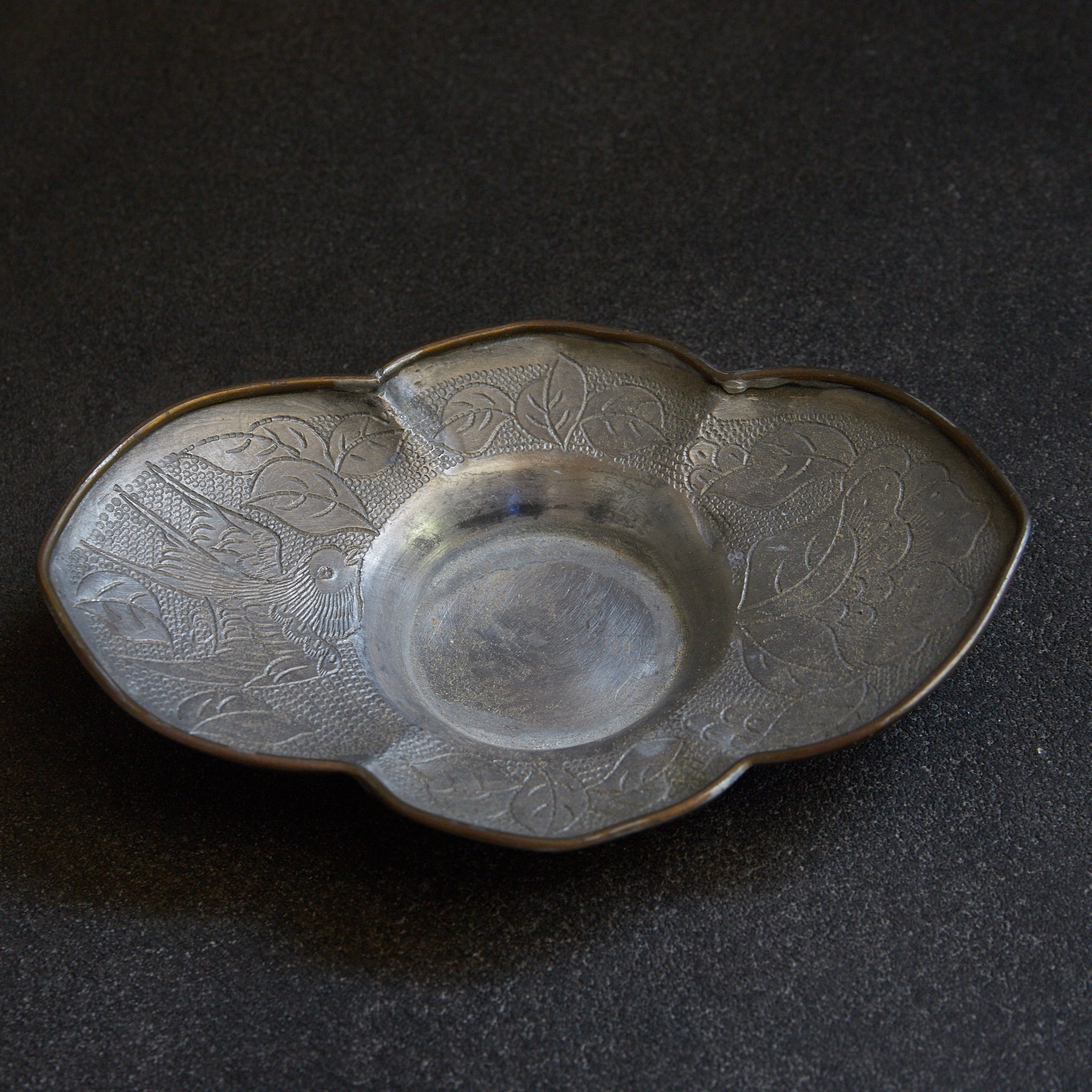OLD LOBED-FLOWER-SHAPED TIN TEA SAUCER, marked Qianlong nian zhi, copper-covered, With box, set of 5, Qing Dynasty（1616–1911CE）