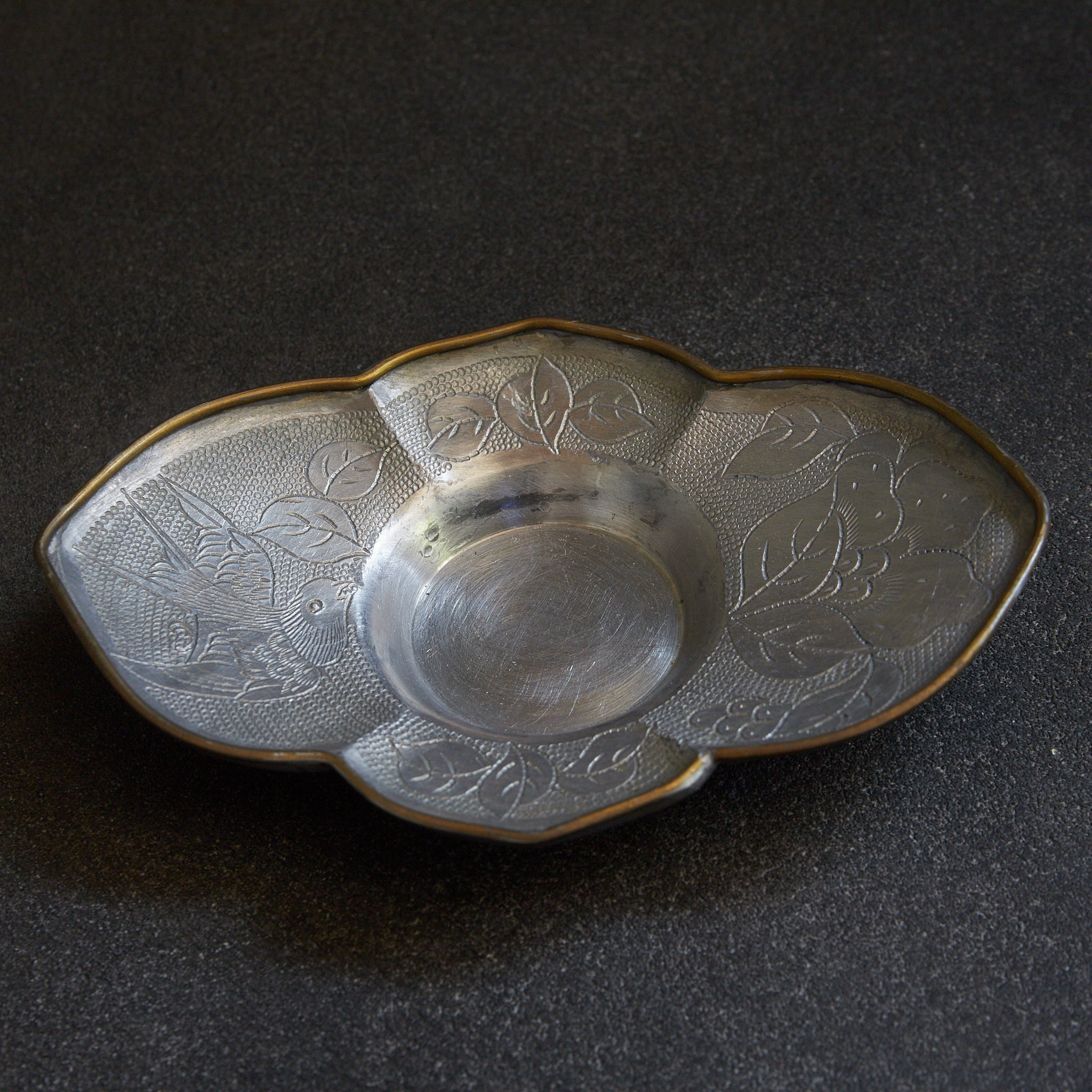 OLD LOBED-FLOWER-SHAPED TIN TEA SAUCER, marked Qianlong nian zhi, copper-covered, With box, set of 5, Qing Dynasty（1616–1911CE）