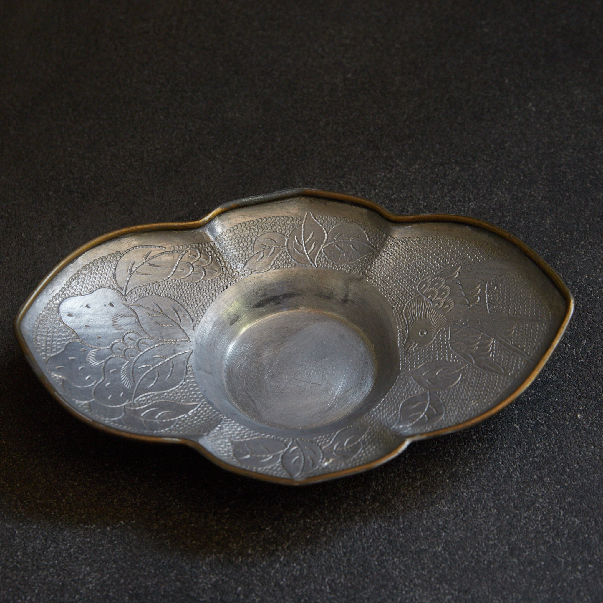 OLD LOBED-FLOWER-SHAPED TIN TEA SAUCER, marked Qianlong nian zhi, copper-covered, With box, set of 5, Qing Dynasty（1616–1911CE）