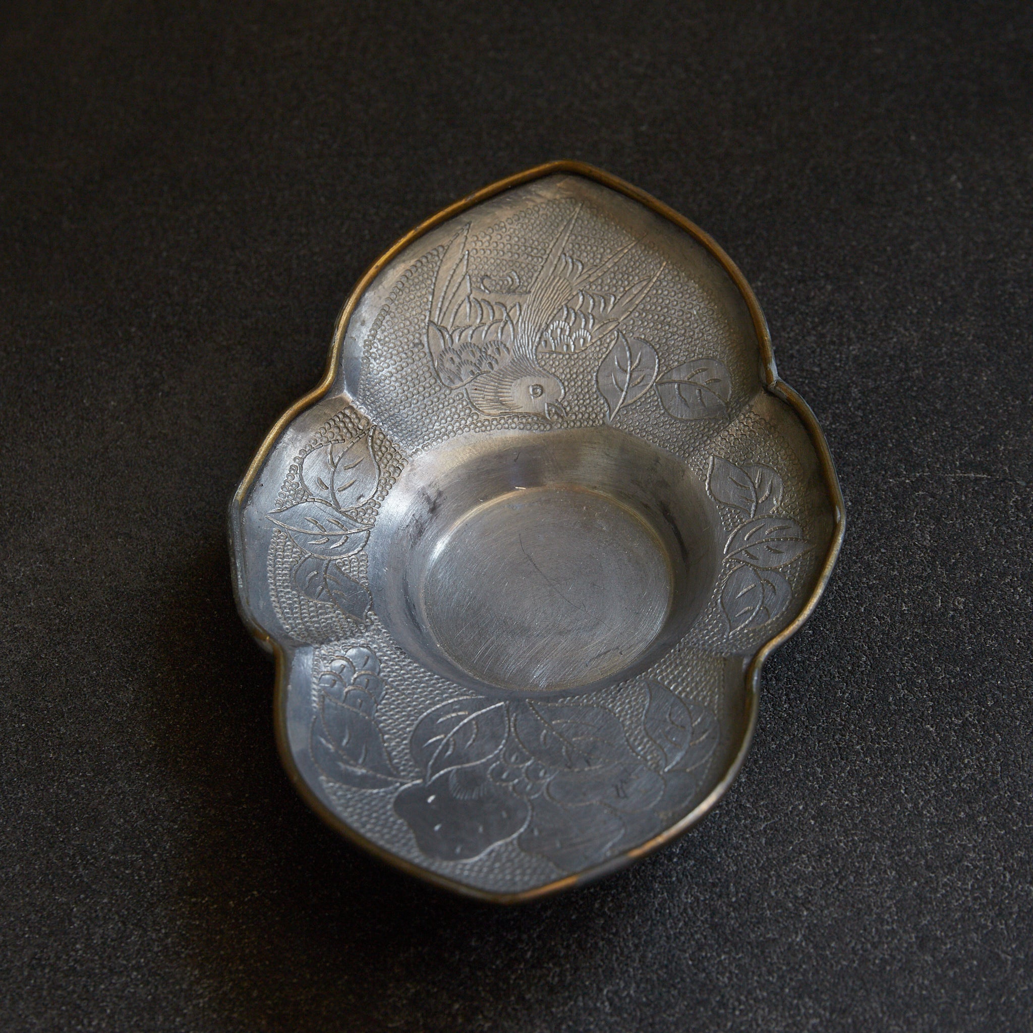 OLD LOBED-FLOWER-SHAPED TIN TEA SAUCER, marked Qianlong nian zhi, copper-covered, With box, set of 5, Qing Dynasty（1616–1911CE）