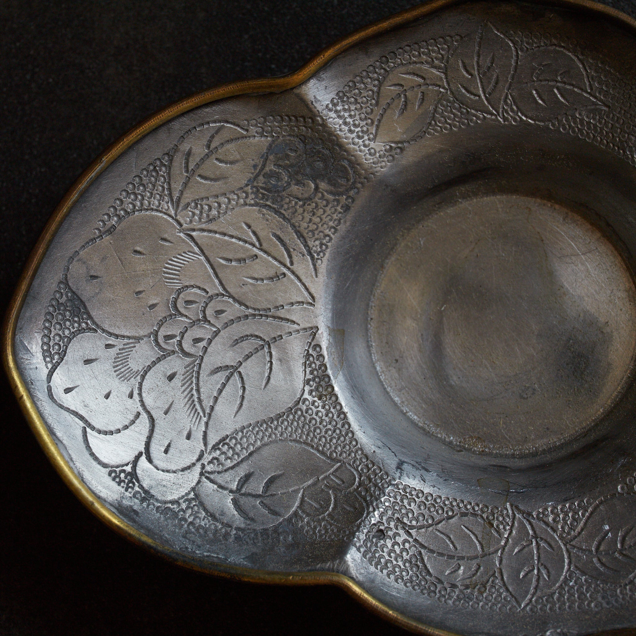 OLD LOBED-FLOWER-SHAPED TIN TEA SAUCER, marked Qianlong nian zhi, copper-covered, With box, set of 5, Qing Dynasty（1616–1911CE）
