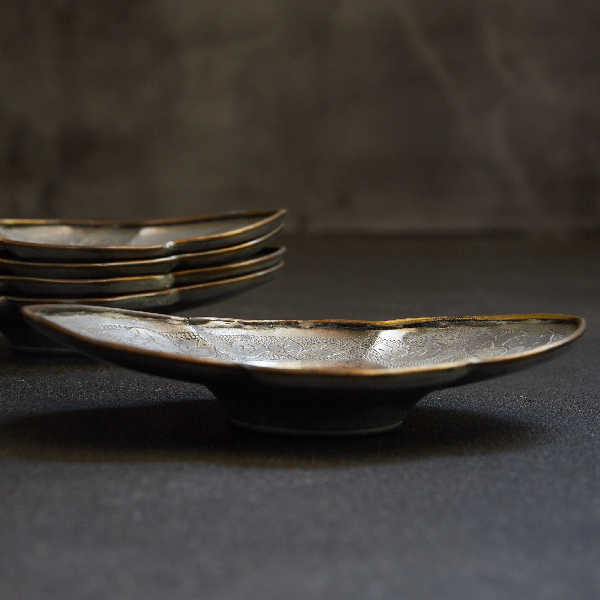 OLD LOBED-FLOWER-SHAPED TIN TEA SAUCER, marked Qianlong nian zhi, copper-covered, With box, set of 5, Qing Dynasty（1616–1911CE）