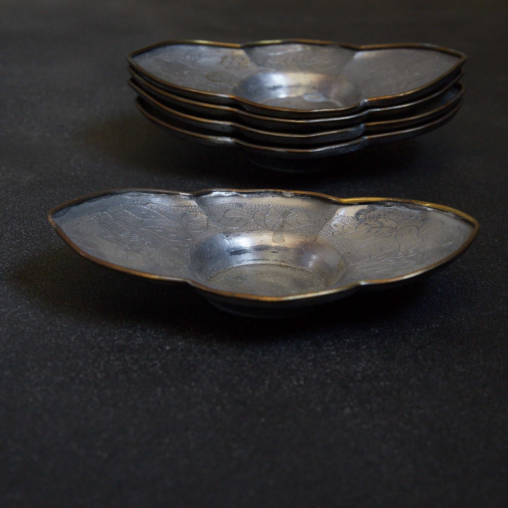OLD LOBED-FLOWER-SHAPED TIN TEA SAUCER, marked Qianlong nian zhi, copper-covered, With box, set of 5, Qing Dynasty（1616–1911CE）