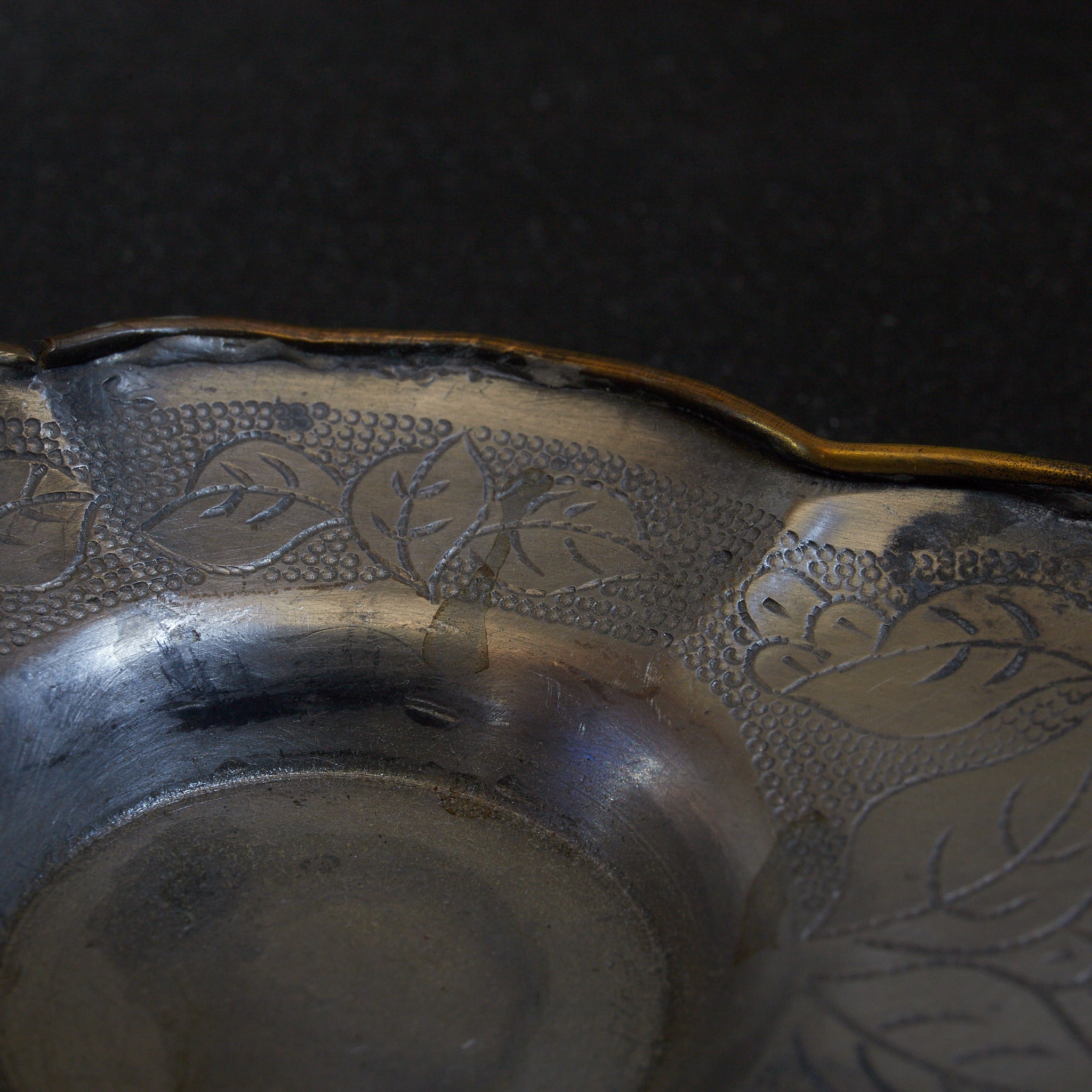 OLD LOBED-FLOWER-SHAPED TIN TEA SAUCER, marked Qianlong nian zhi, copper-covered, With box, set of 5, Qing Dynasty（1616–1911CE）