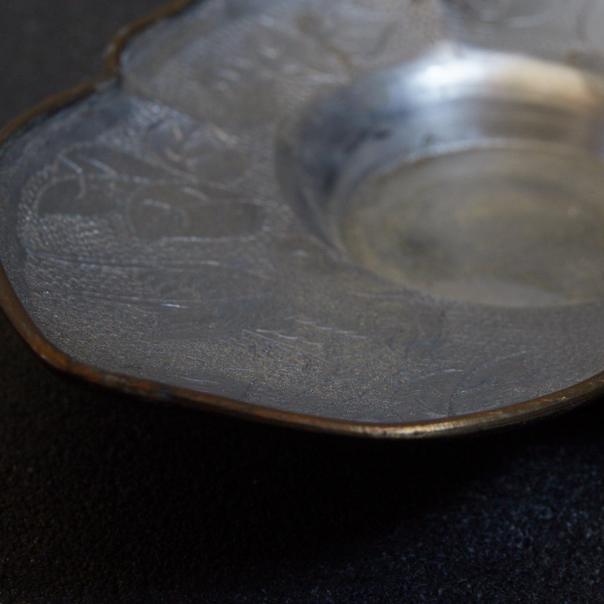 OLD LOBED-FLOWER-SHAPED TIN TEA SAUCER, marked Qianlong nian zhi, copper-covered, With box, set of 5, Qing Dynasty（1616–1911CE）