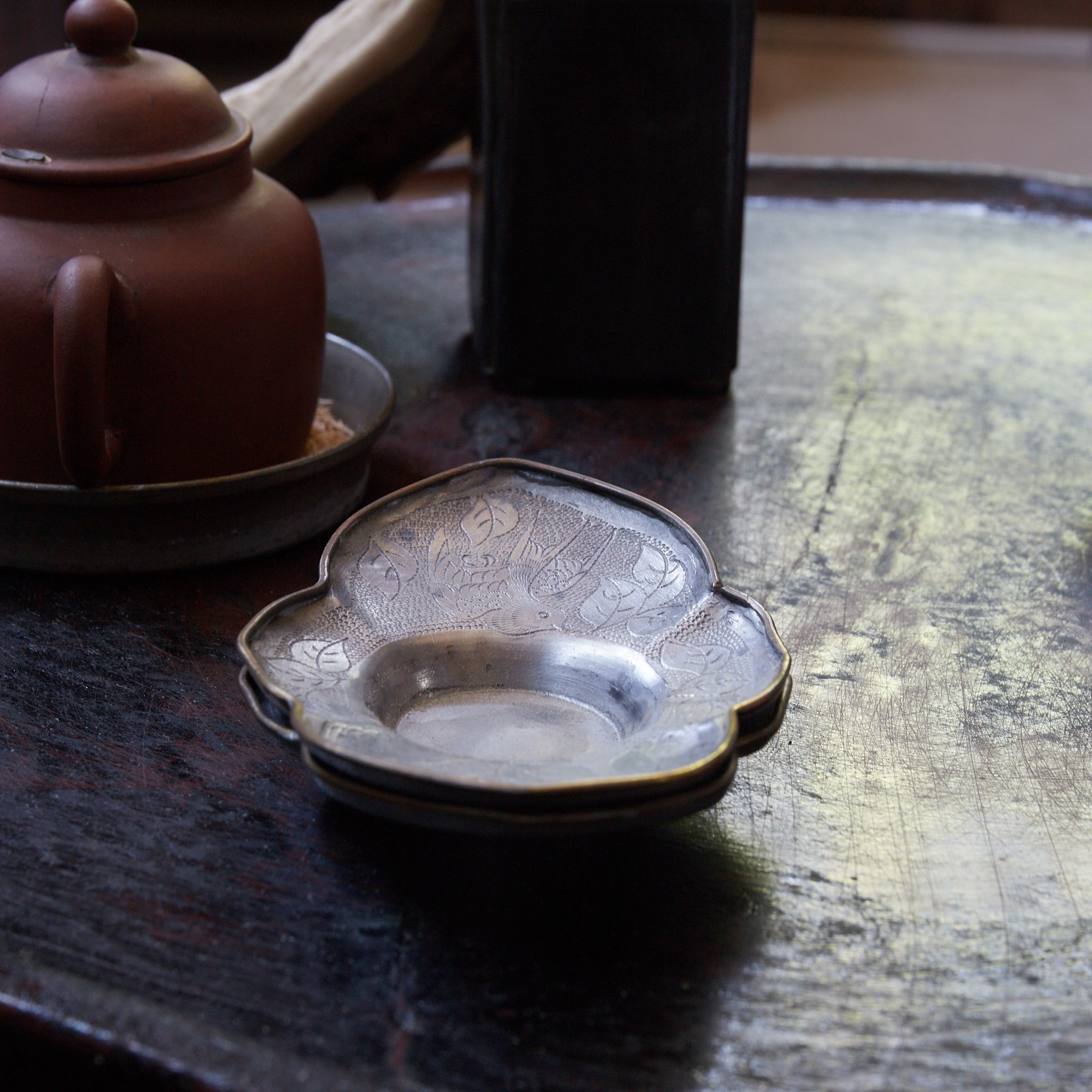 OLD LOBED-FLOWER-SHAPED TIN TEA SAUCER, marked Qianlong nian zhi, copper-covered, With box, set of 5, Qing Dynasty（1616–1911CE）