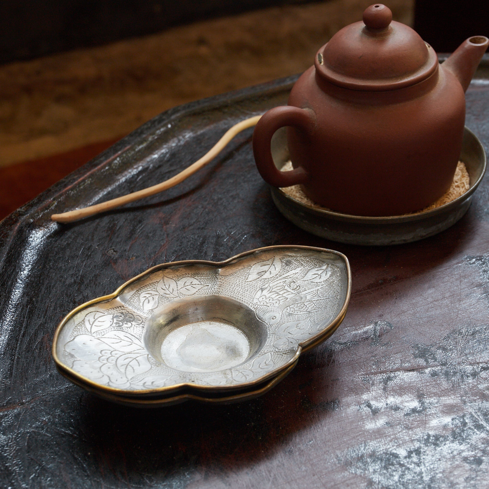 OLD LOBED-FLOWER-SHAPED TIN TEA SAUCER, marked Qianlong nian zhi, copper-covered, With box, set of 5, Qing Dynasty（1616–1911CE）
