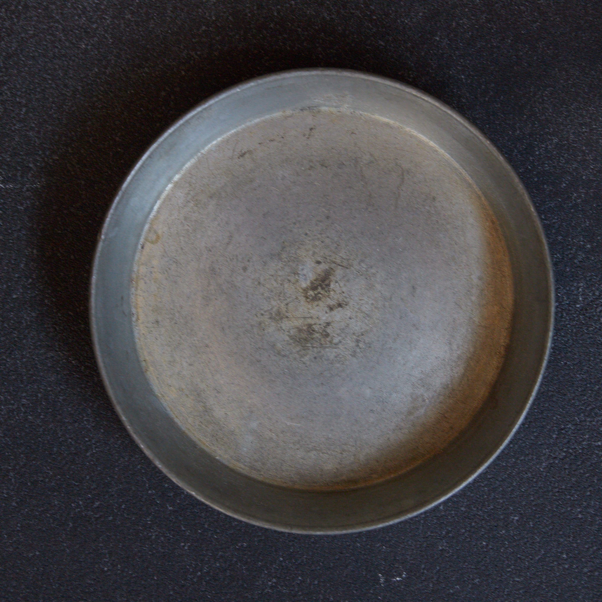 SOPORTE PARA TETERA REDONDO DE ESTAÑO VIEJO, Eishōdō zō, Dinastía Qing（1616–1911 d. C.）