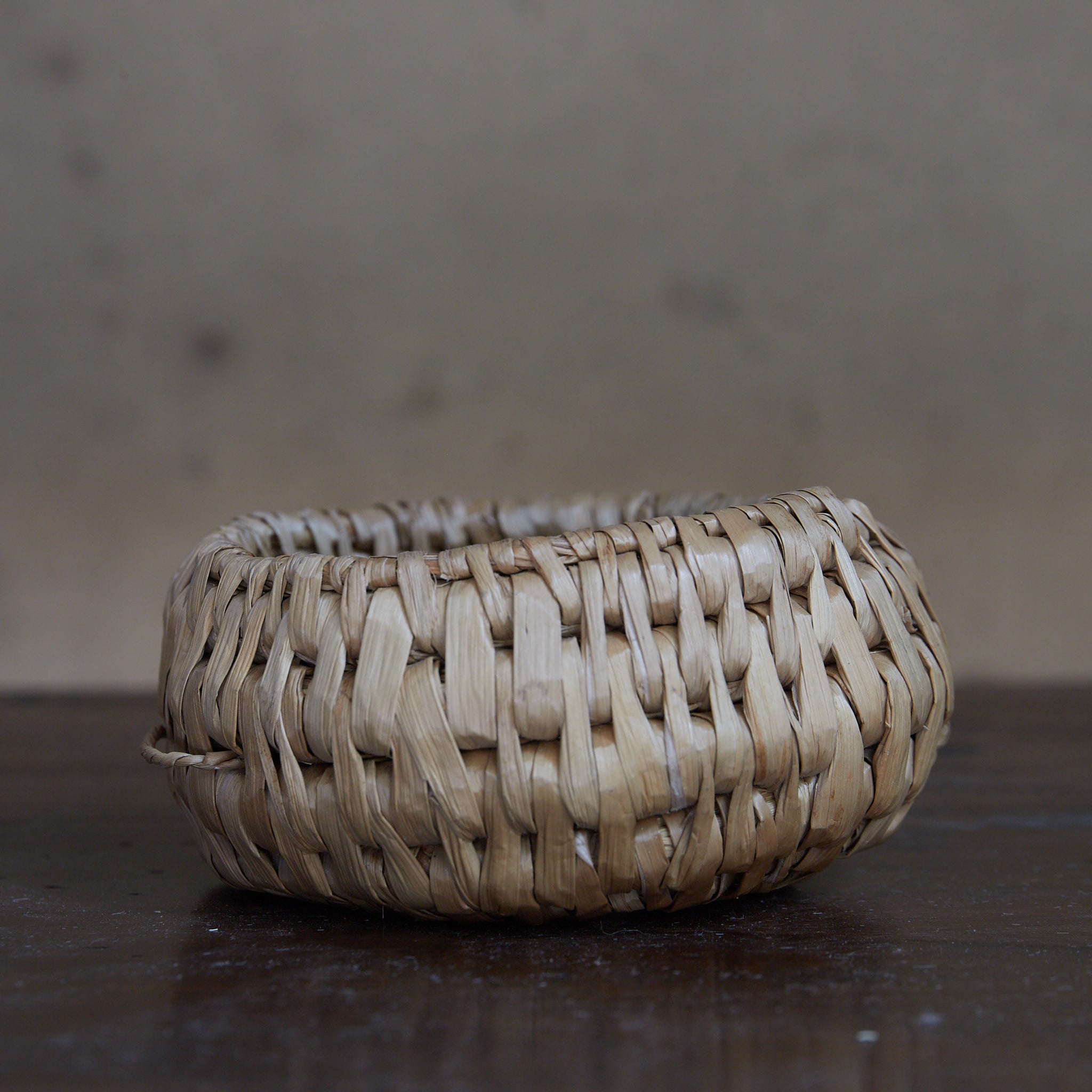 SOPORTE PARA TETERA DE PAJA, Trenzado, Período Showa（1926–1989 d. C.）