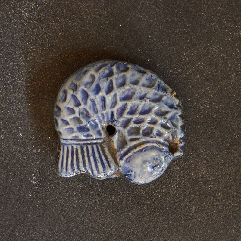 KOI-FÖRMIG WASSERTROPFER, Lapislazuli-glasiert, Joseon-Dynastie（1392–1897 n. Chr.）