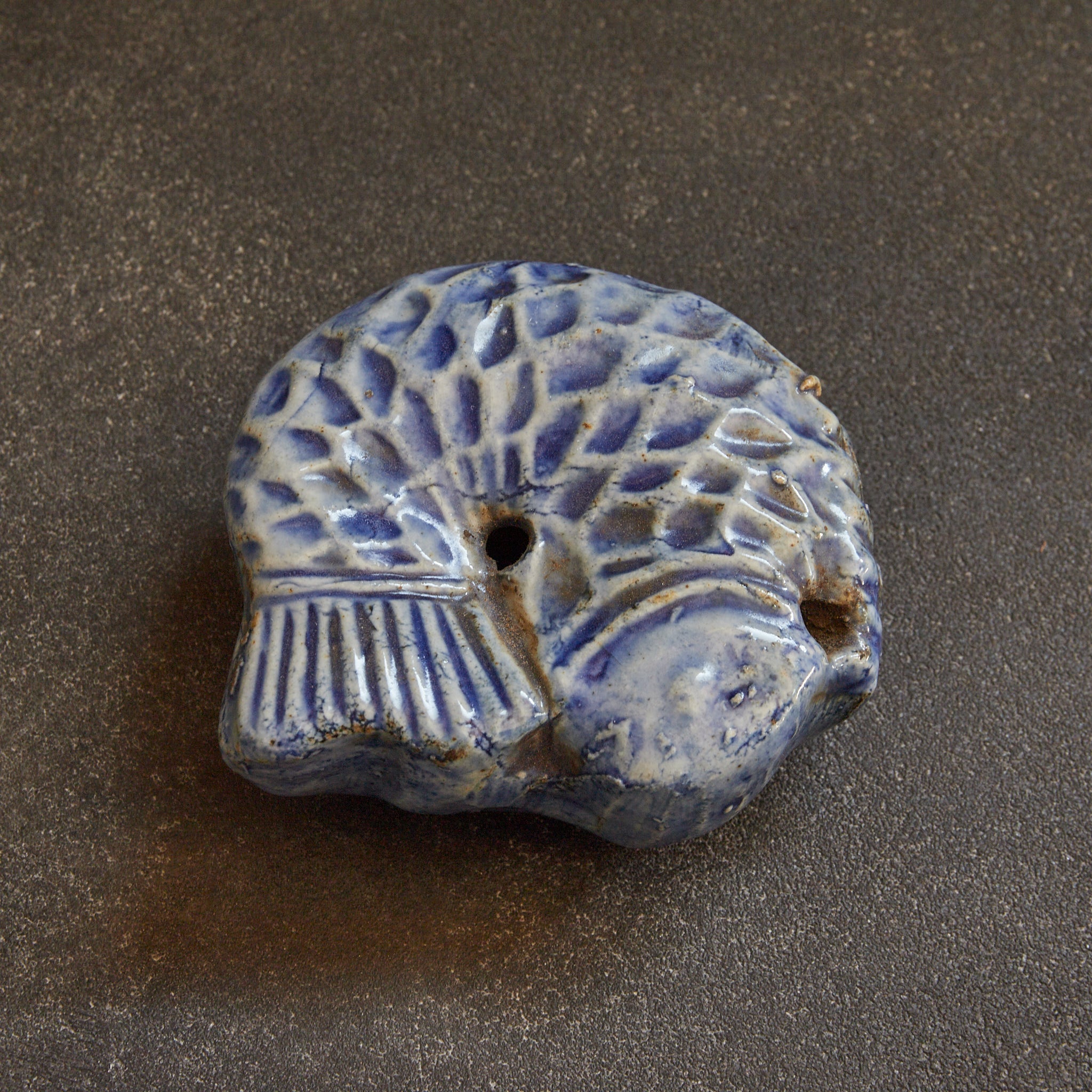 李朝 瑠璃釉鯉形水滴（1392–1897CE） | 入蘆花（ロカニイル）