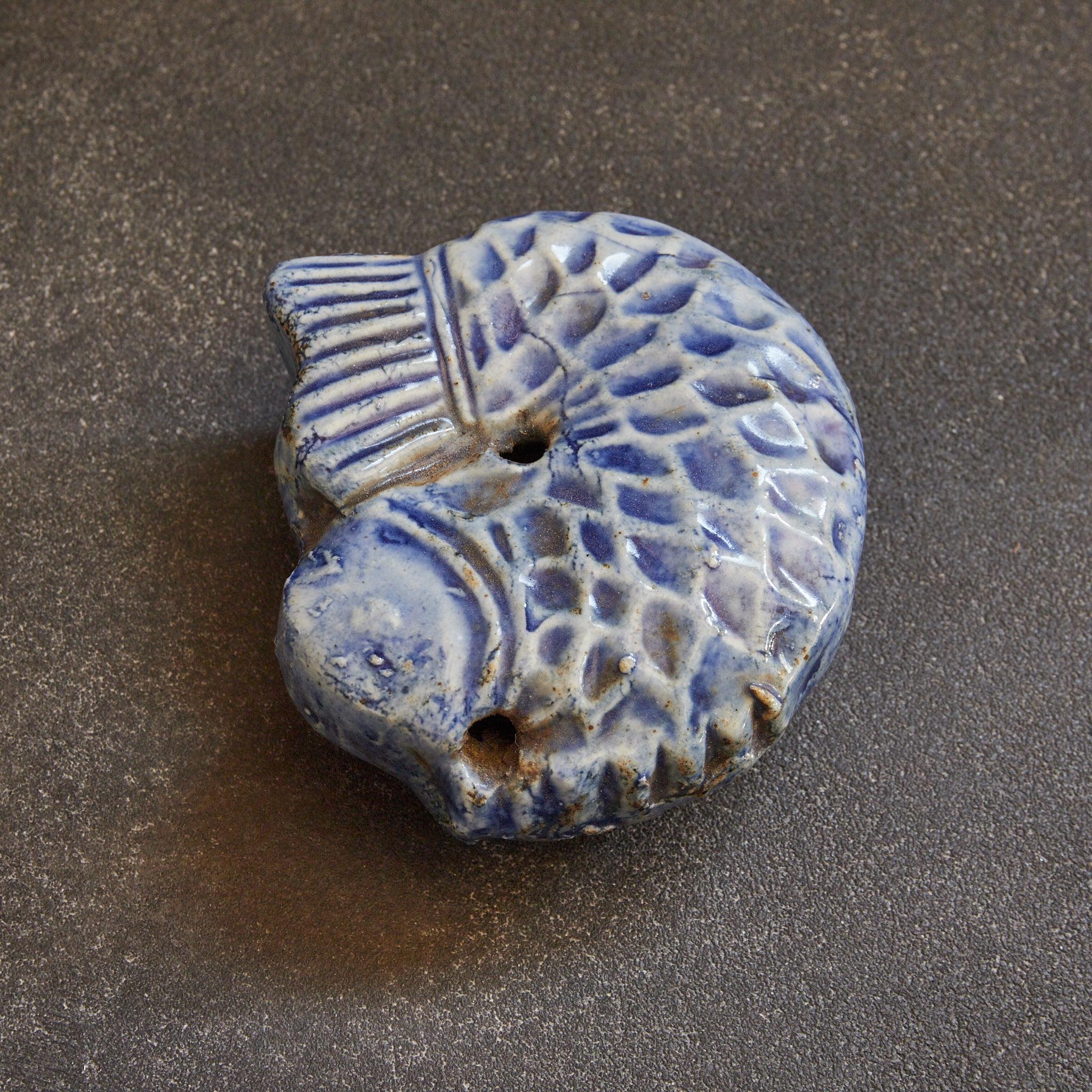 KOI-FÖRMIG WASSERTROPFER, Lapislazuli-glasiert, Joseon-Dynastie（1392–1897 n. Chr.）