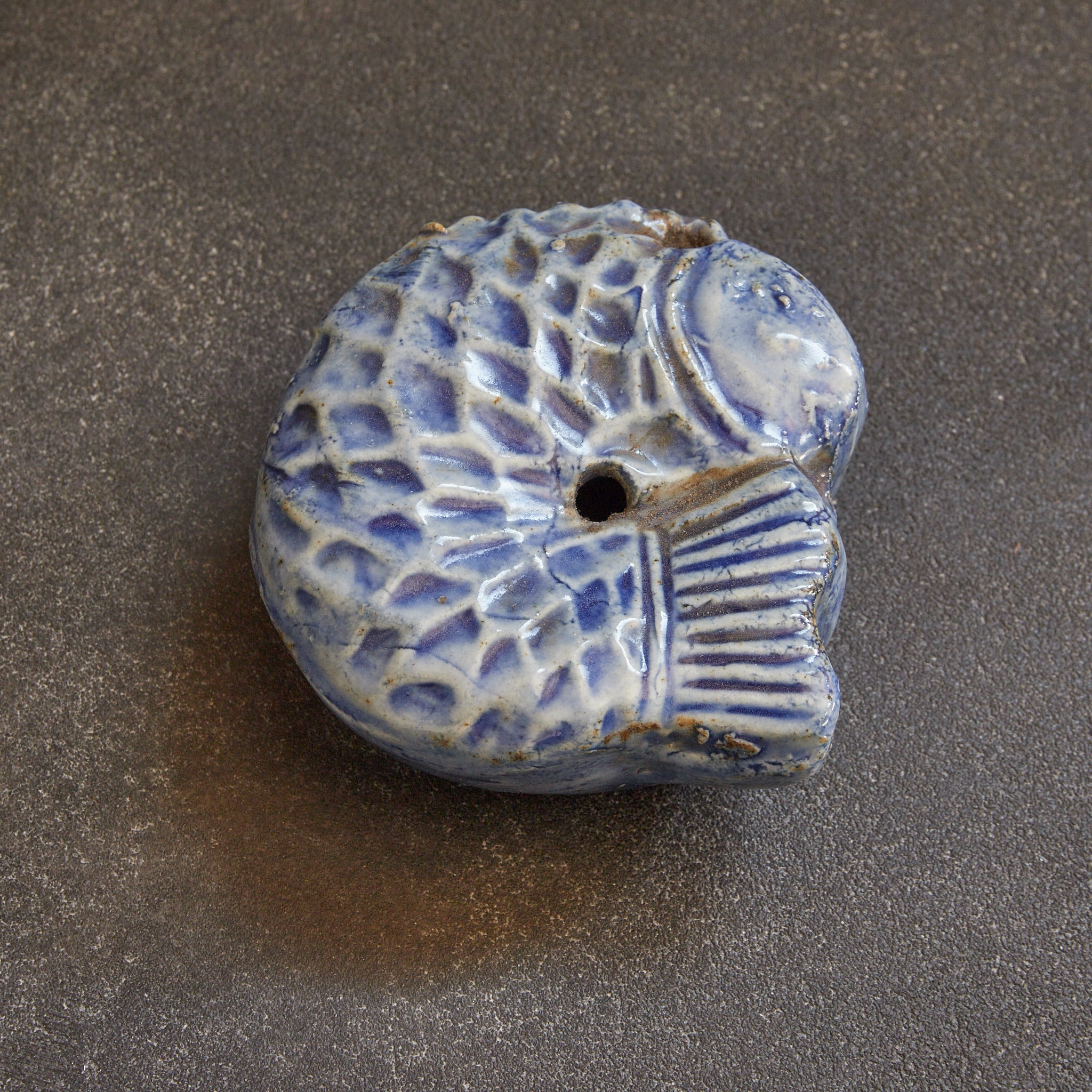 KOI-FÖRMIG WASSERTROPFER, Lapislazuli-glasiert, Joseon-Dynastie（1392–1897 n. Chr.）