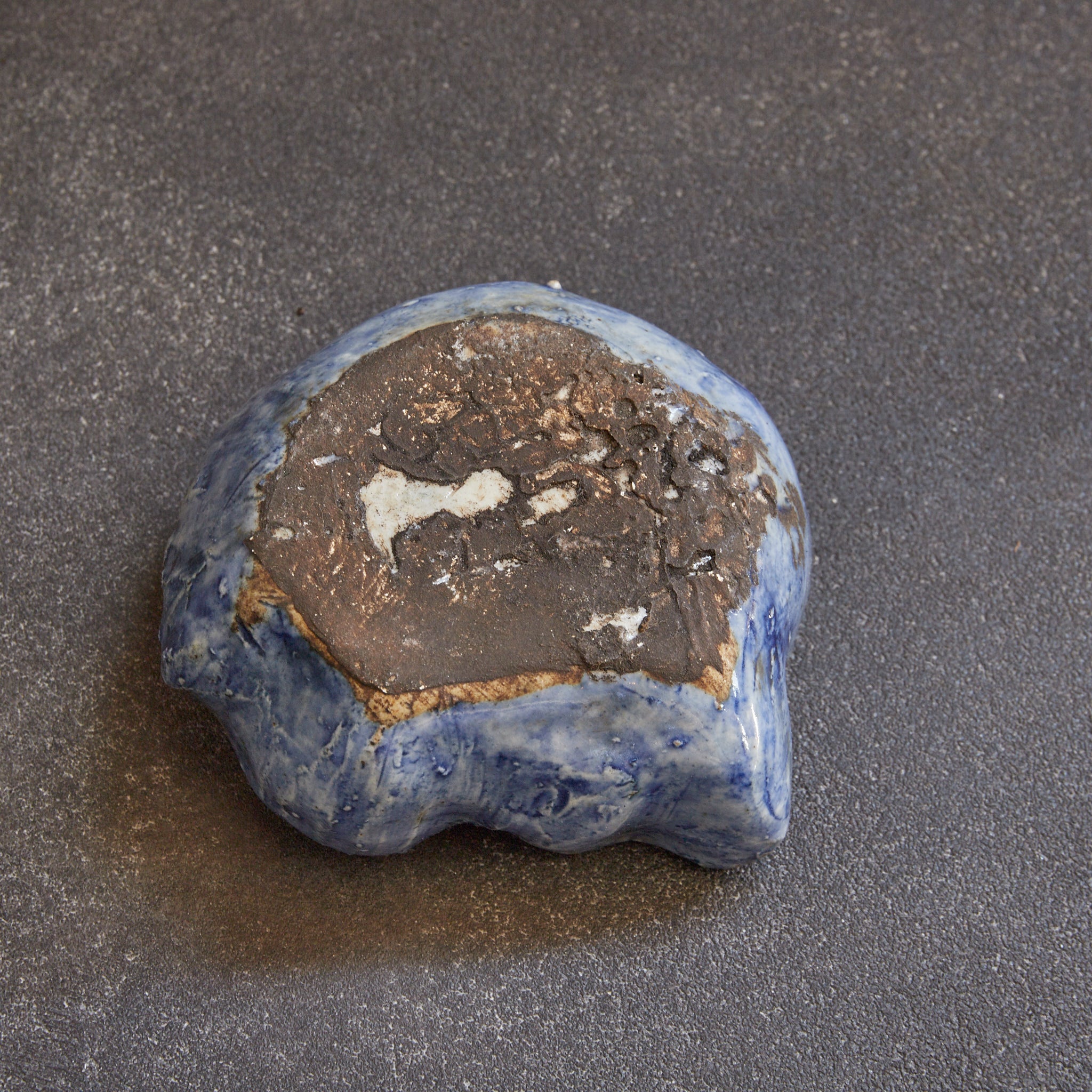 李朝 瑠璃釉鯉形水滴（1392–1897CE） | 入蘆花（ロカニイル）