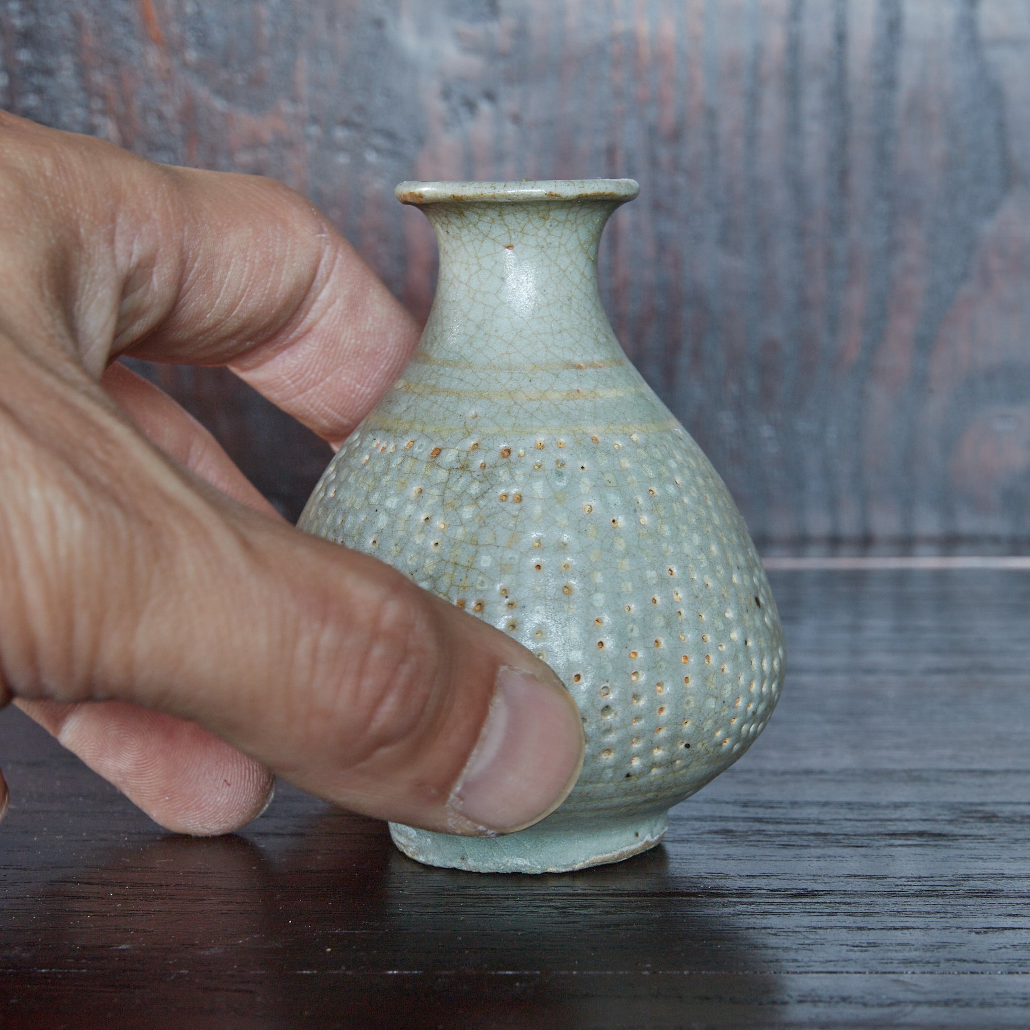 李朝 粉青白象嵌瓶 徳利（1392–1897CE） | 入蘆花（ロカニイル）