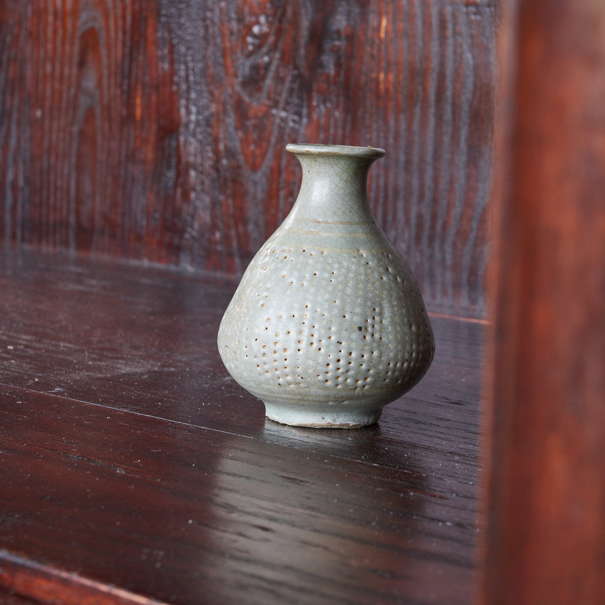 李朝 粉青白象嵌瓶 徳利（1392–1897CE） | 入蘆花（ロカニイル）